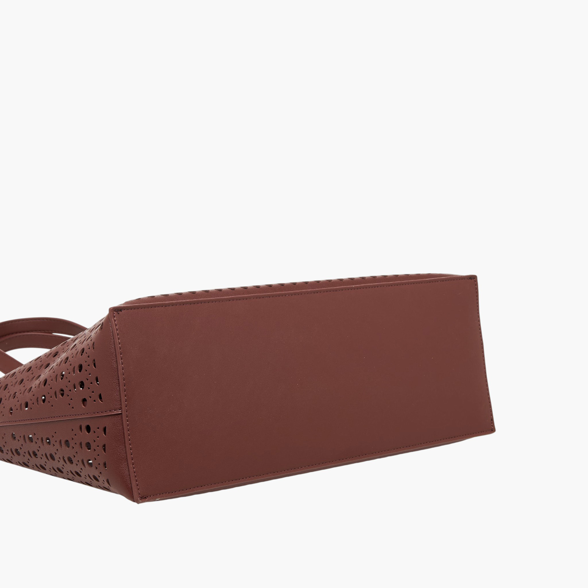 شنطة تسوق بتفاصيل مفرغة مع محفظة تيا من ساشا-women-bagsandwallets-handbags-image-8