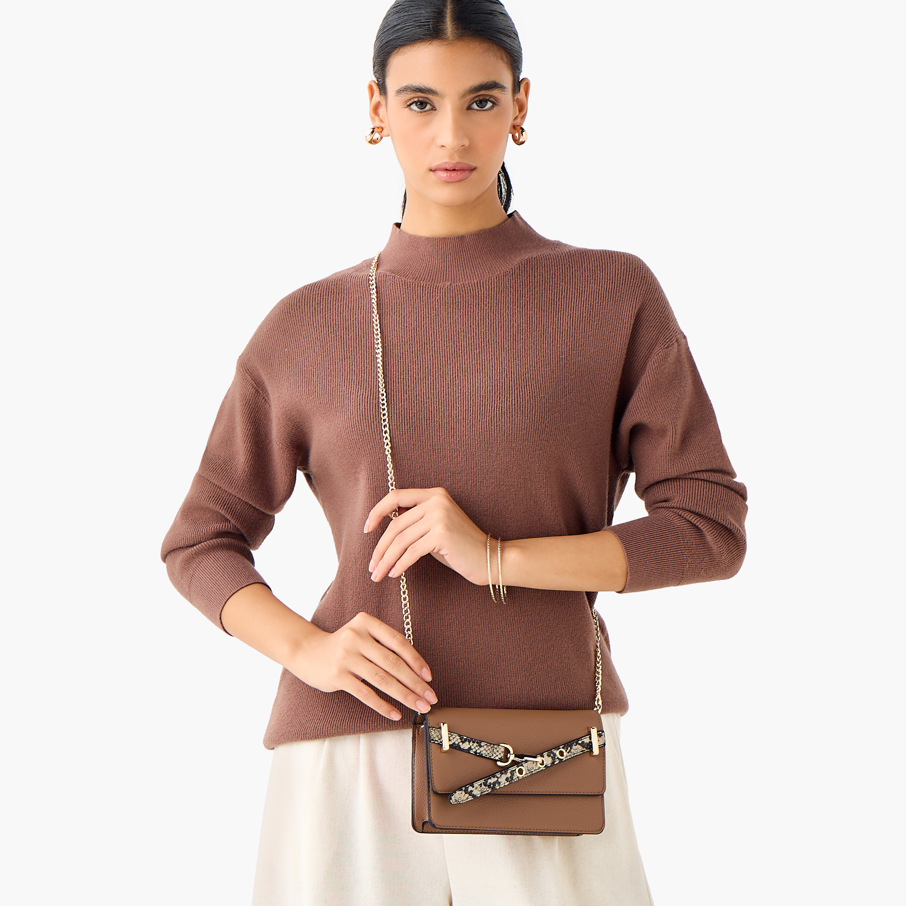شنطة كروس بودي بتفاصيل حزام بارز الملمس بتصميم جلد الحيوانات وبحمالة سلسلة من ساشا-women-bagsandwallets-handbags-image-2