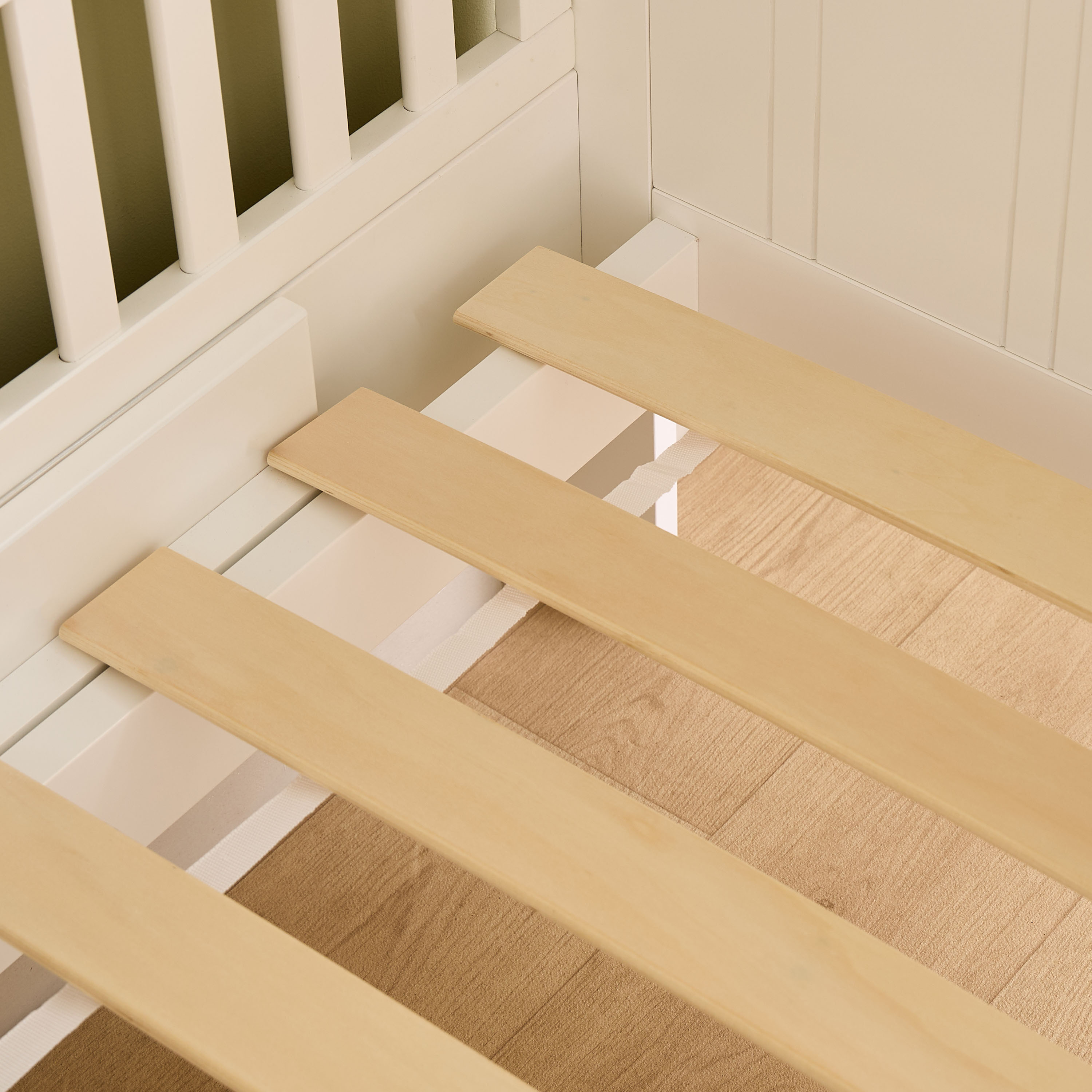 سرير أطفال خشب قابل للتمدد من جونيورز-baby-nursery-furniture-cribsandbeds-beds-image-3
