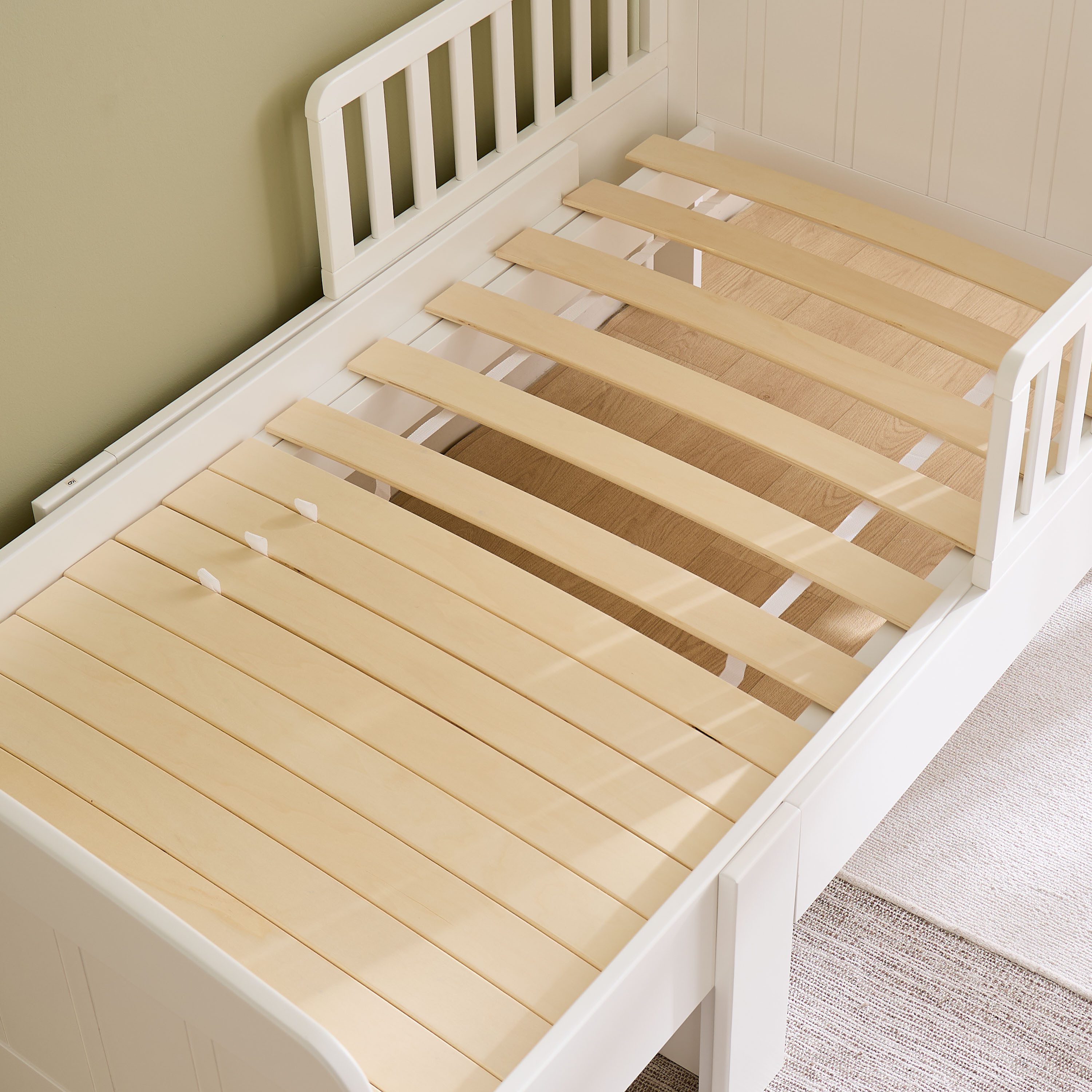 سرير أطفال خشب قابل للتمدد من جونيورز-baby-nursery-furniture-cribsandbeds-beds-image-2