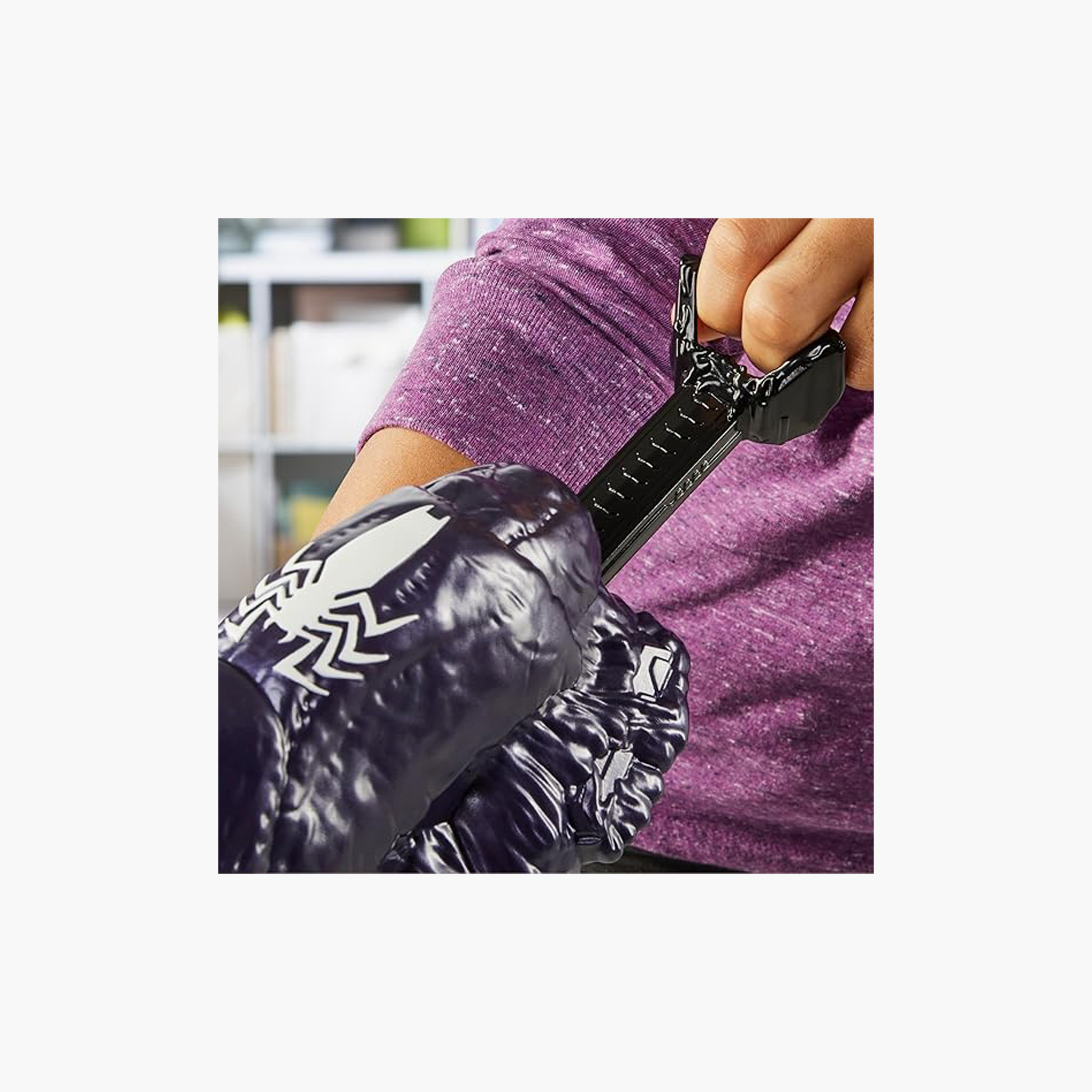 Marvel Spider-Man Venom Versus Marvel’s Venom Strike Blaster-toys-outdoor-gunsandfoamblasters-image-4