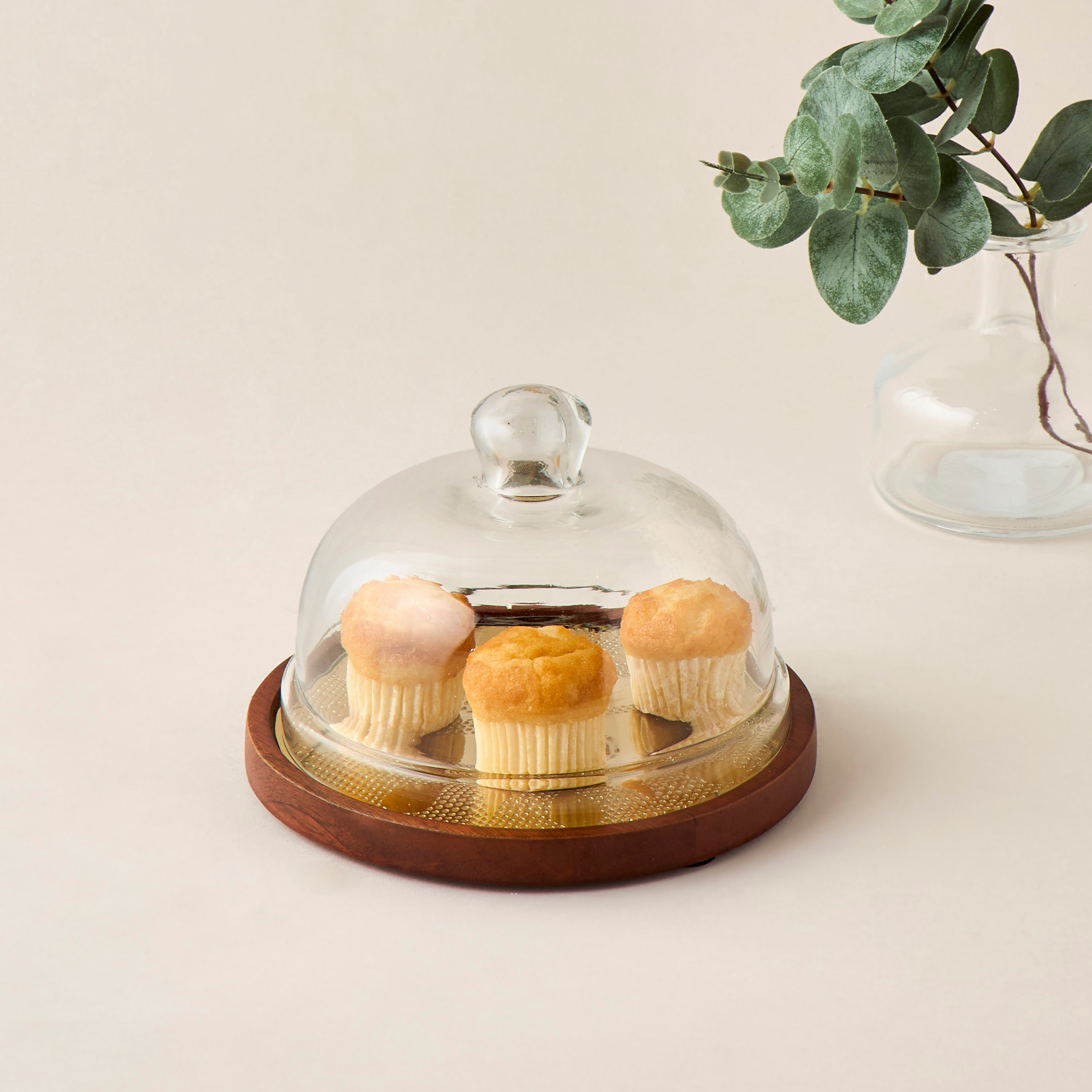 حامل كيك خشبي منقوش بغطاء قبة زجاجي - 16x16x9 سم-household-dining-serveware-cakestands-image-2