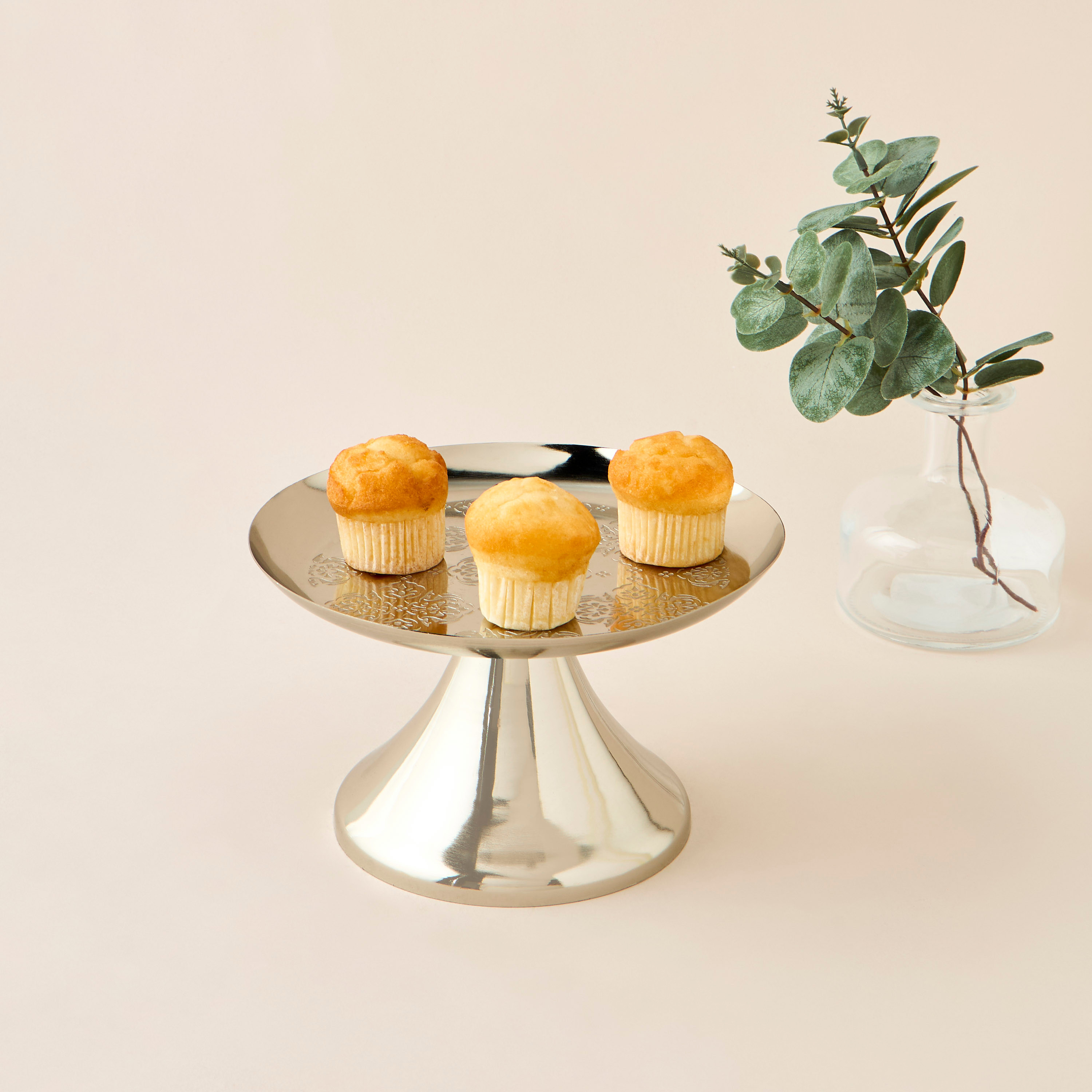 حامل كيك معدني بقدم ونقوش - 20 سم-household-dining-serveware-cakestands-image-2