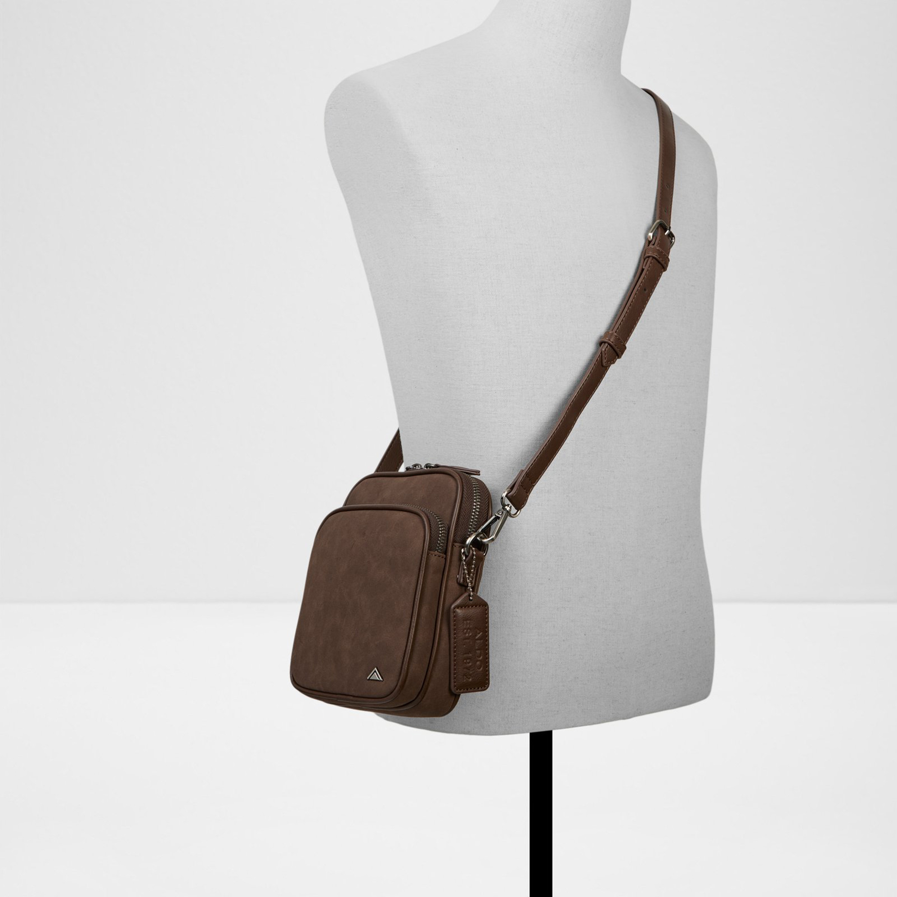 ألدو- شنطة كروس تومبسو سادة مع سحاب للإغلاق وحزام قابل للتعديل-men-bags-image-1