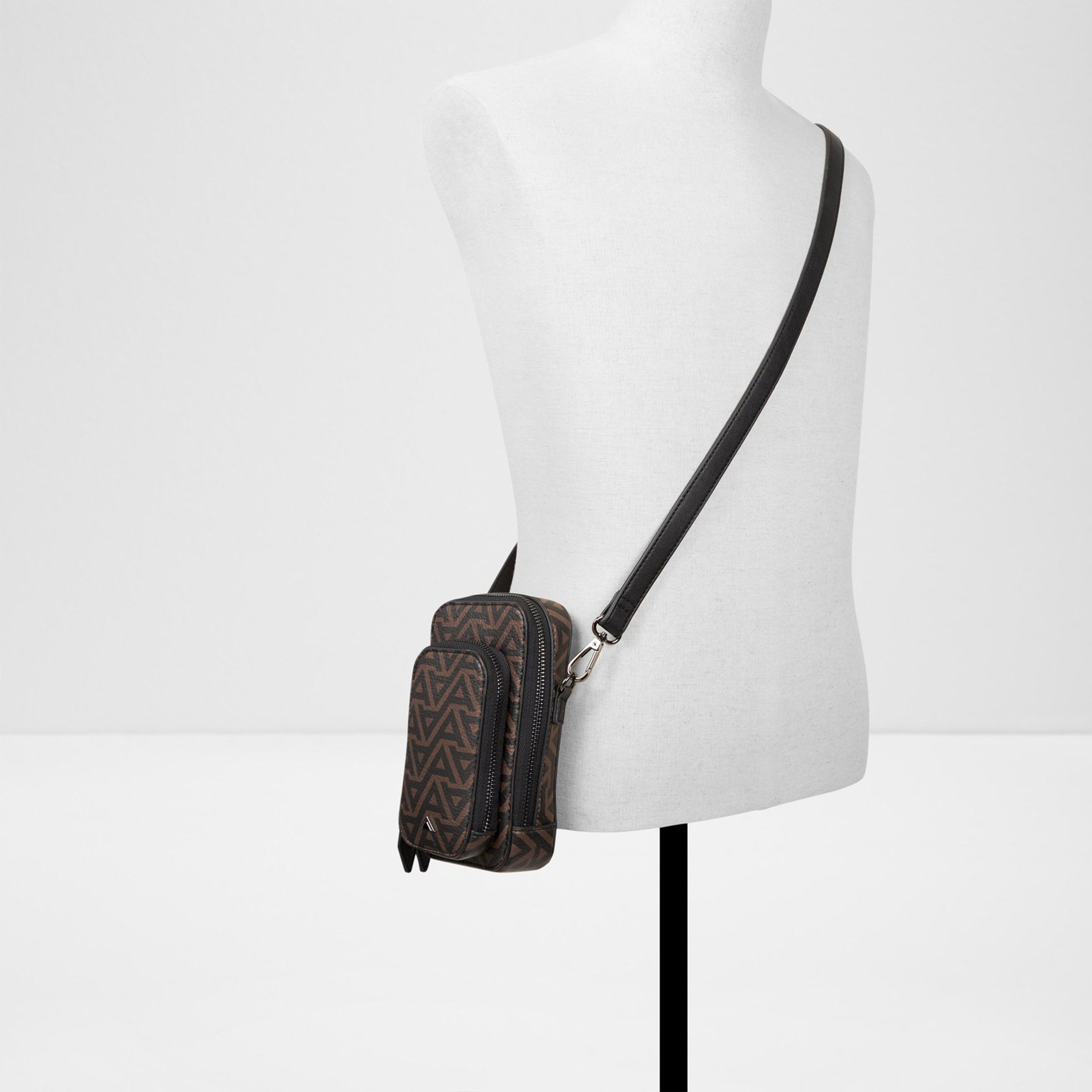 ألدو- شنطة كروس  إيريرد سادة مع سحاب للإغلاق وحزام قابل للتعديل-men-bags-image-4