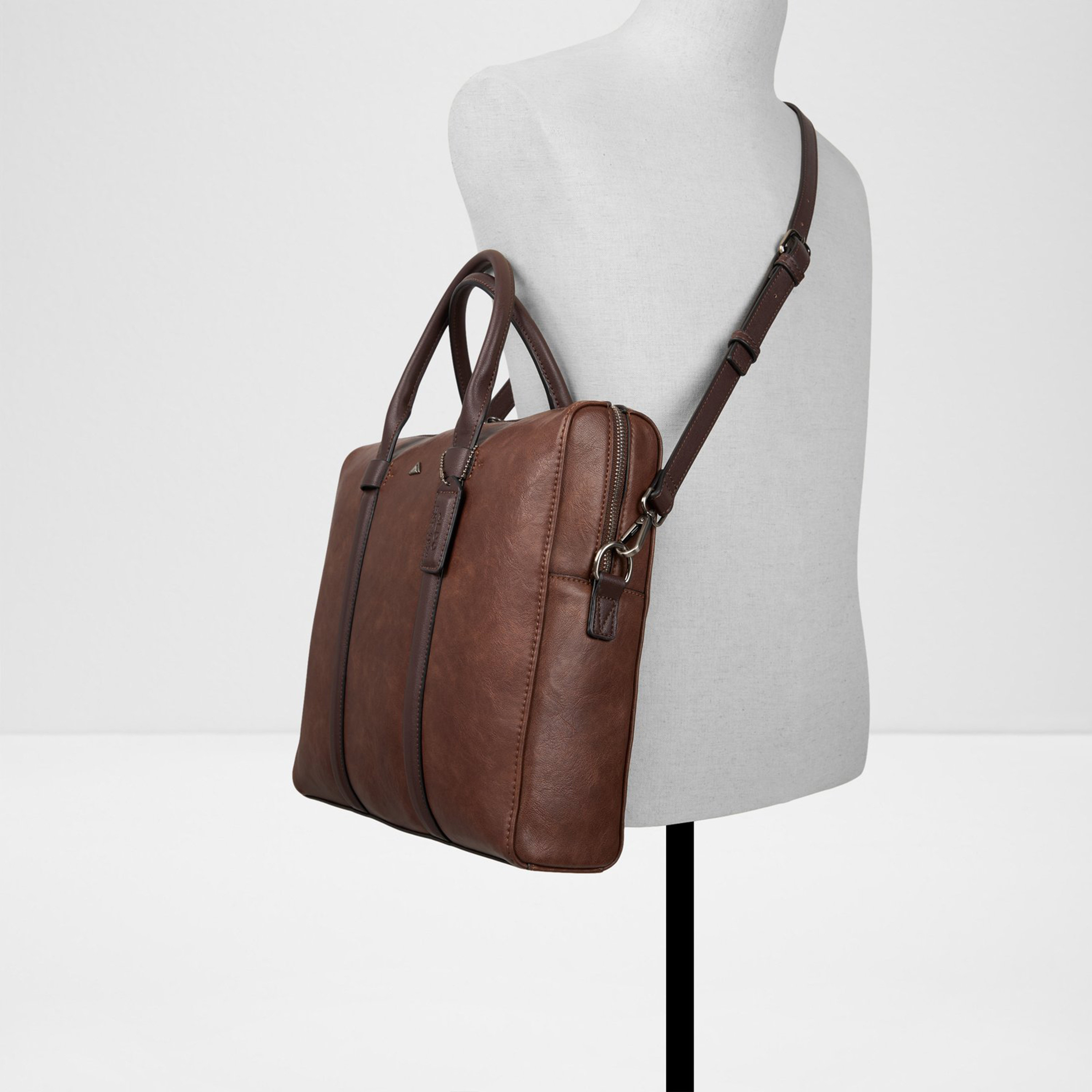 ألدو- شنطة كمبيوتر محمول بروغو ذات مقبض مزدوج مع سحاب للإغلاق وحزام قابل للفصل-men-bags-image-4