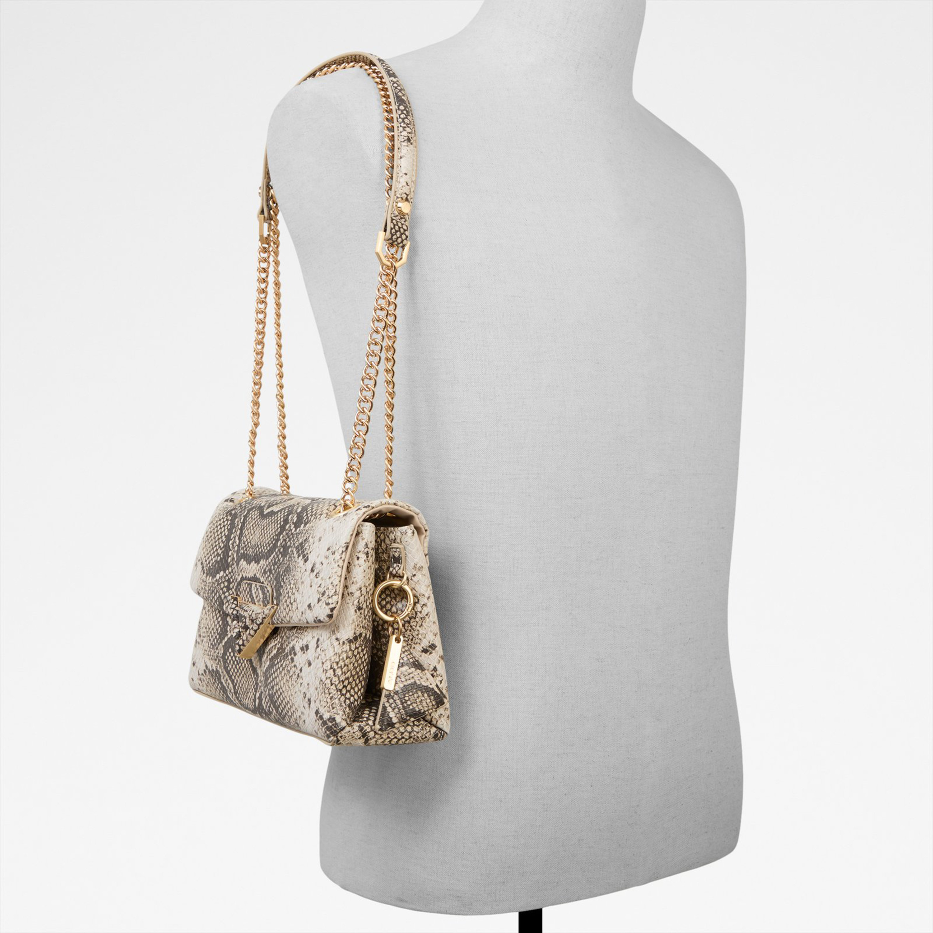 ألدو- شنطة كروس  سوفت بوف سادة مع قفل قابل للطي وحزام سلسلة-women-bagsandwallets-handbags-image-5