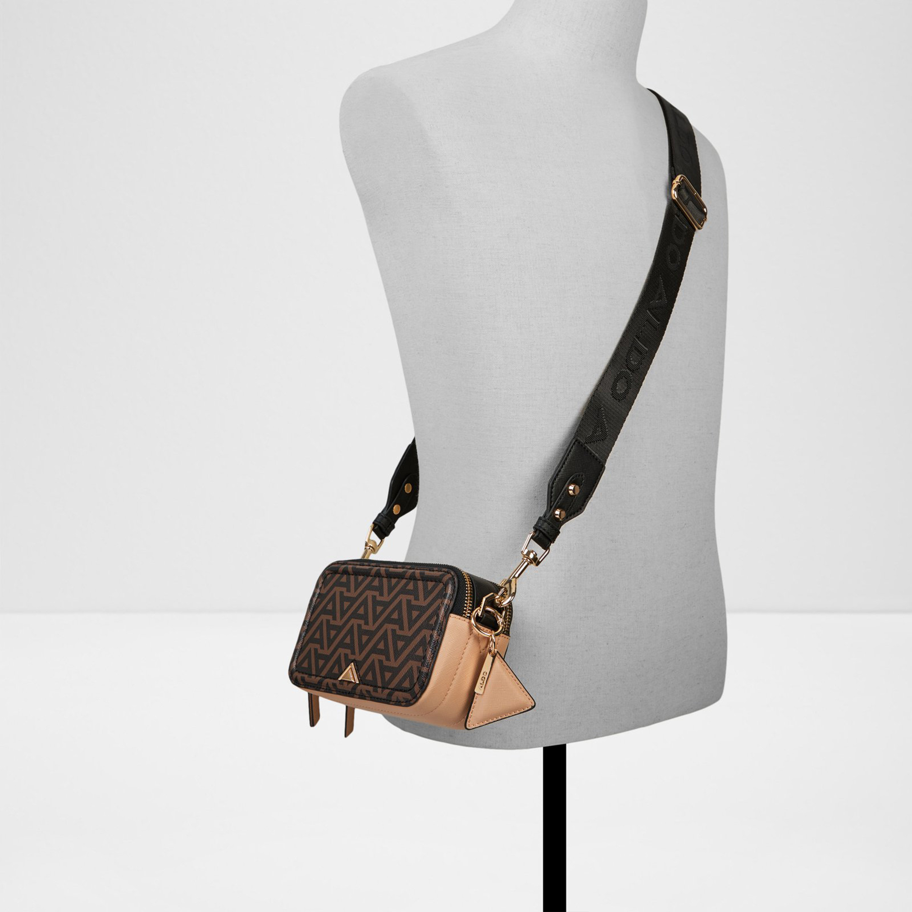 ألدو- شنطة كروس  دوما مونوغرام مع سحاب إغلاق وحزام قابل للتعديل-women-bagsandwallets-handbags-image-4