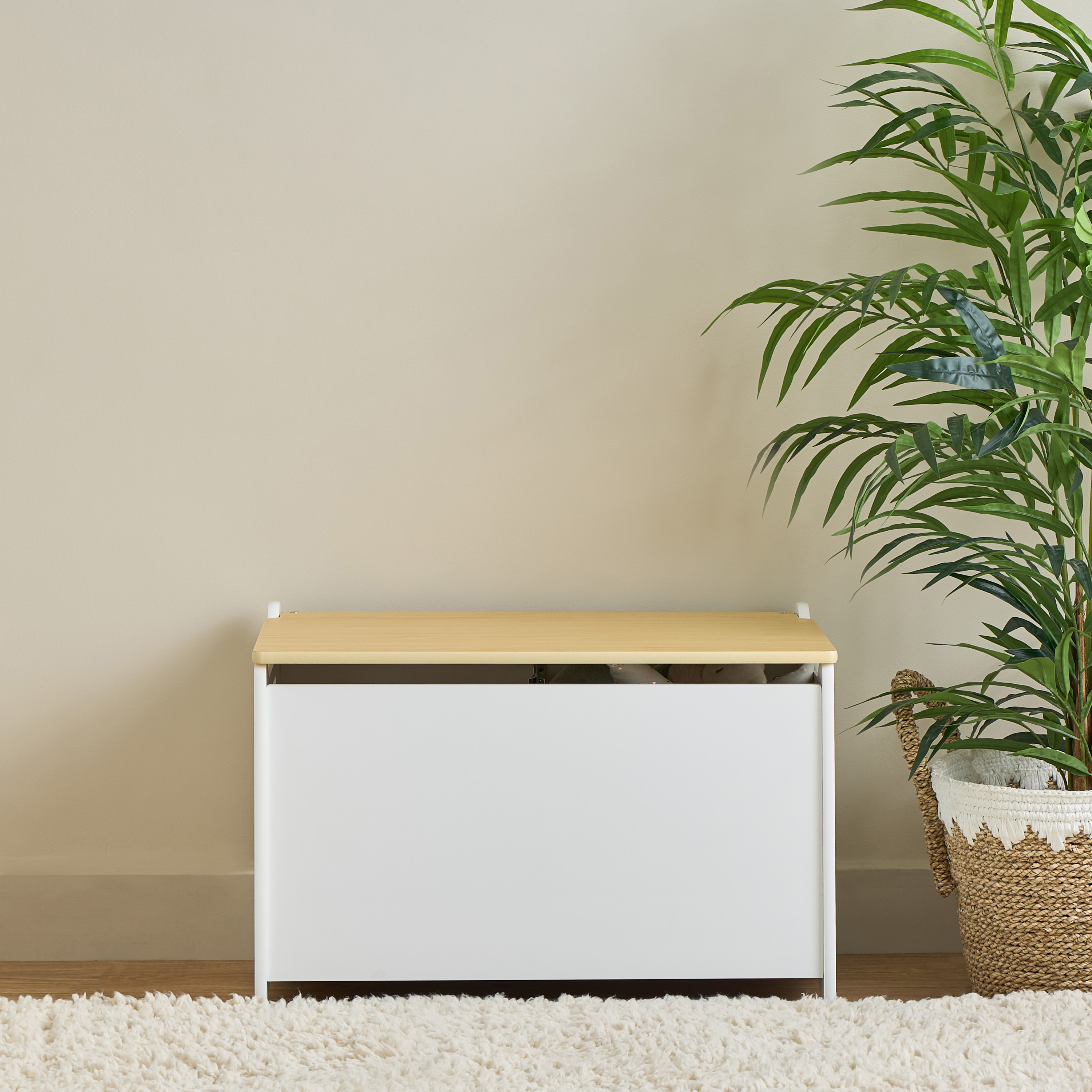 صندوق ألعاب بغطاء من جونيورز-baby-nursery-furniture-wardrobesandstorage-image-1