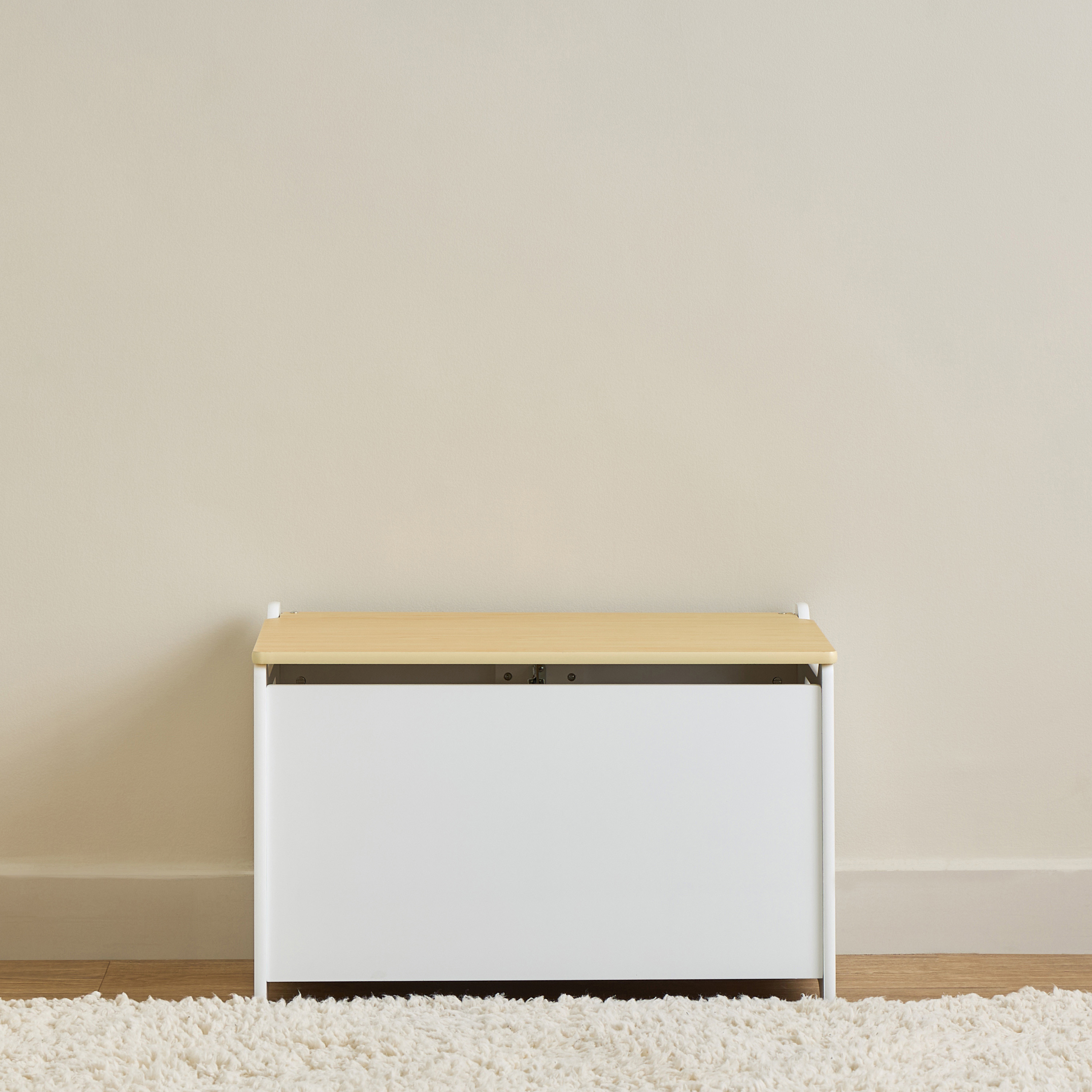 صندوق ألعاب بغطاء من جونيورز-baby-nursery-furniture-wardrobesandstorage-image-3