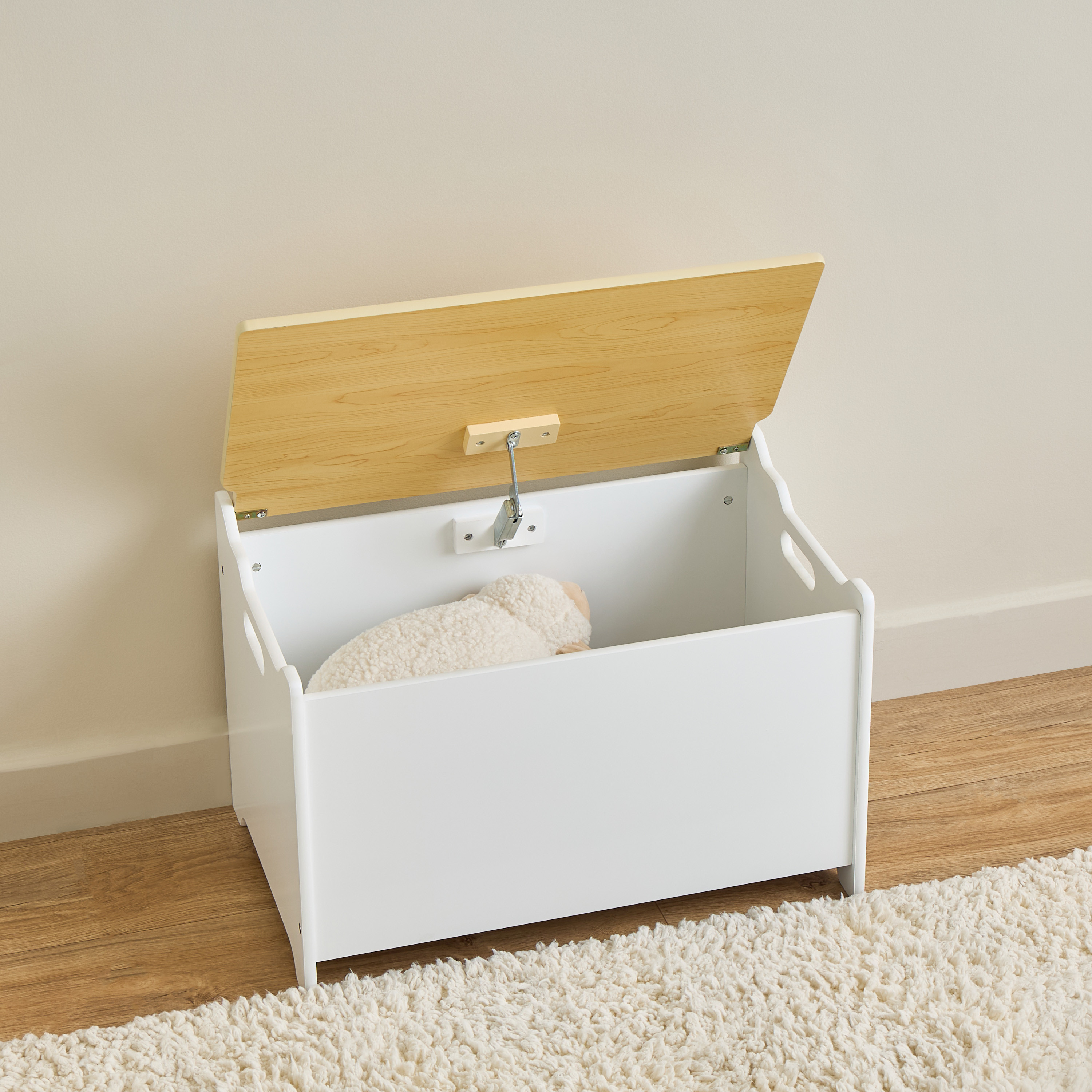 صندوق ألعاب بغطاء من جونيورز-baby-nursery-furniture-wardrobesandstorage-image-4