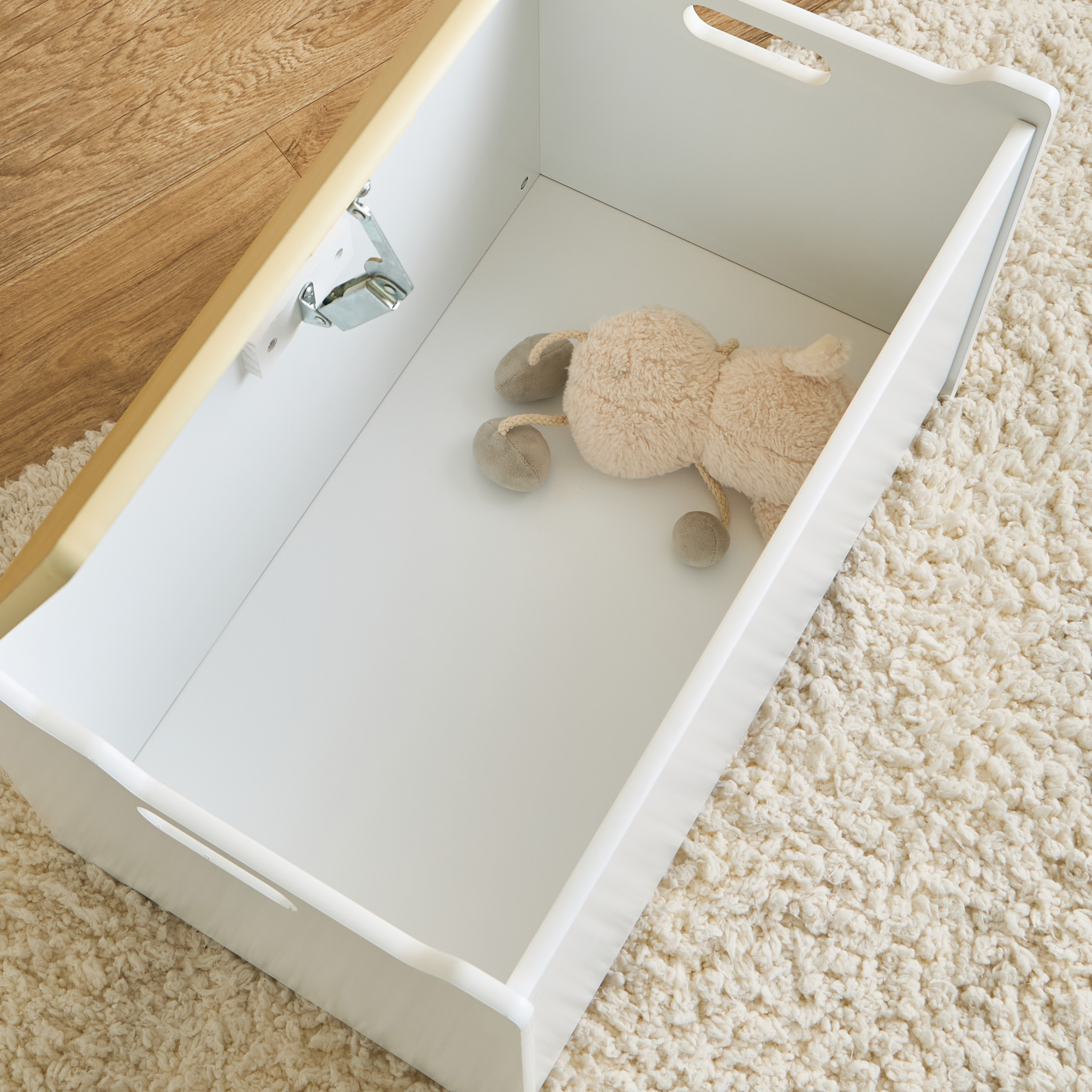 صندوق ألعاب بغطاء من جونيورز-baby-nursery-furniture-wardrobesandstorage-image-5