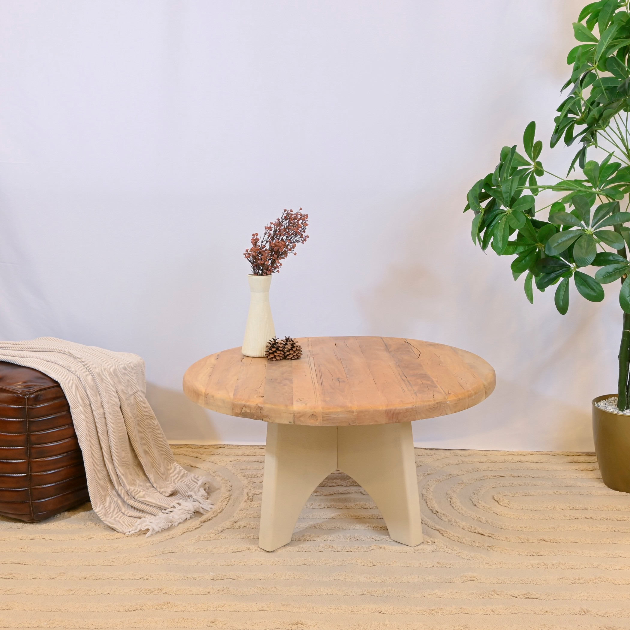 طاولة قهوة بسطح خشب صنعت بواسطة لايف ستايل-furniture-livingroom-coffeetables-image-1