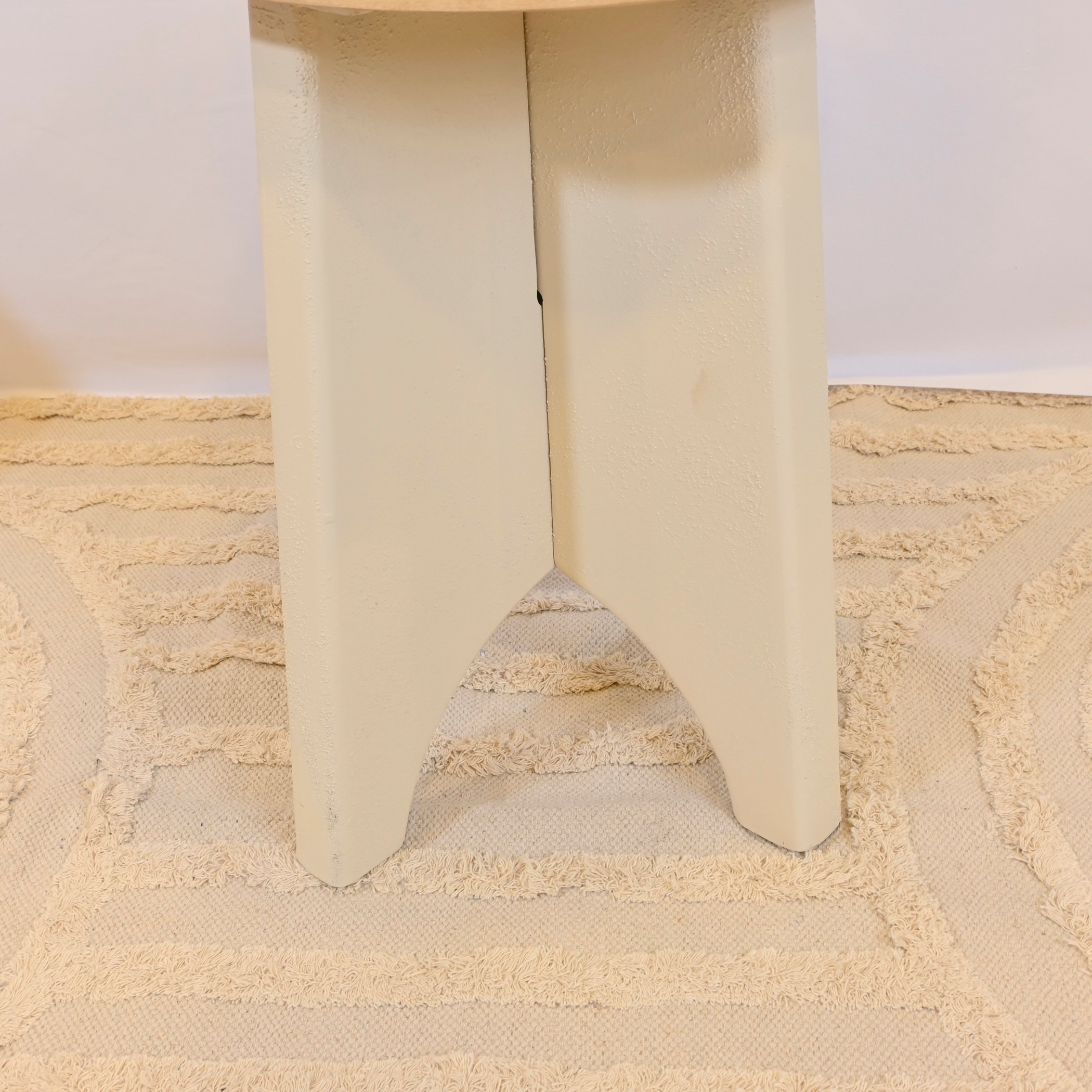 طاولة زينة بسطح خشب صنعت بواسطة لايف ستايل-furniture-livingroom-sideandendtables-image-3