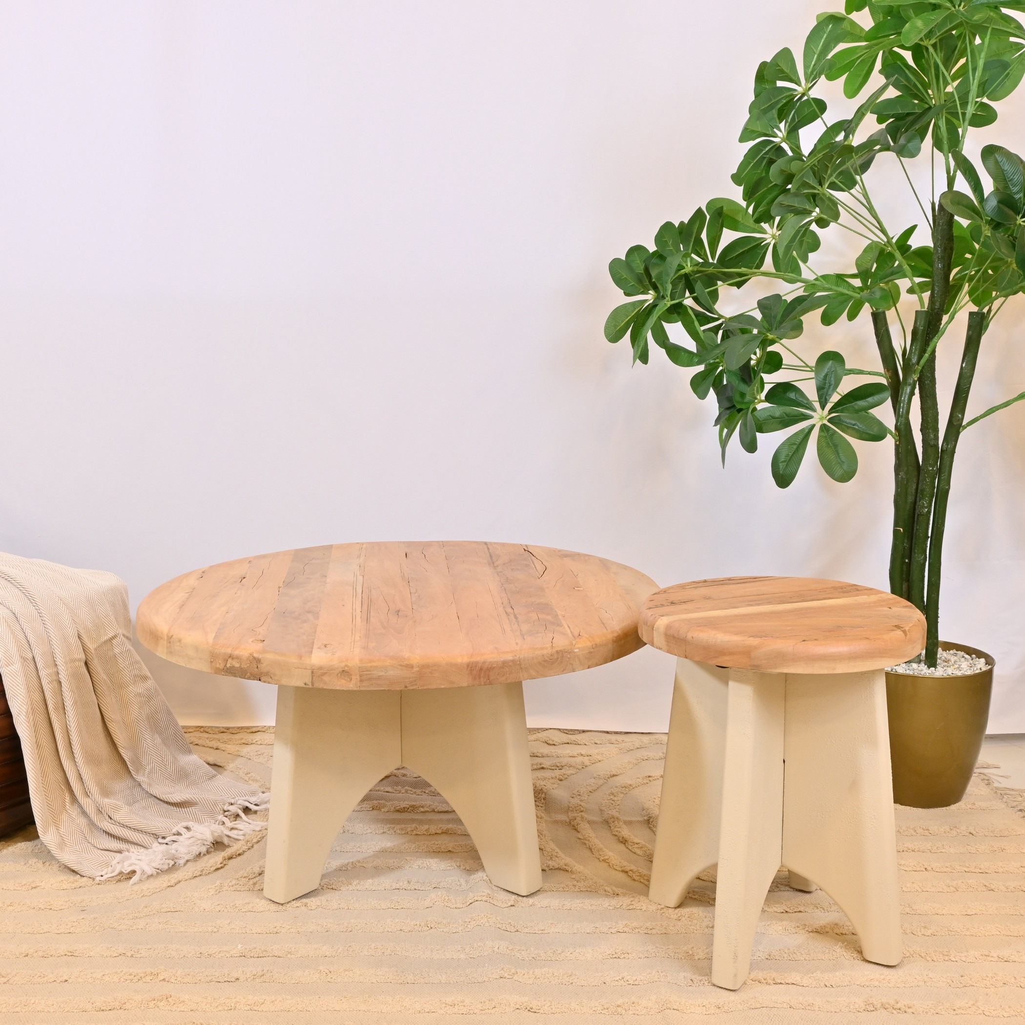طاولة زينة بسطح خشب صنعت بواسطة لايف ستايل-furniture-livingroom-sideandendtables-image-4