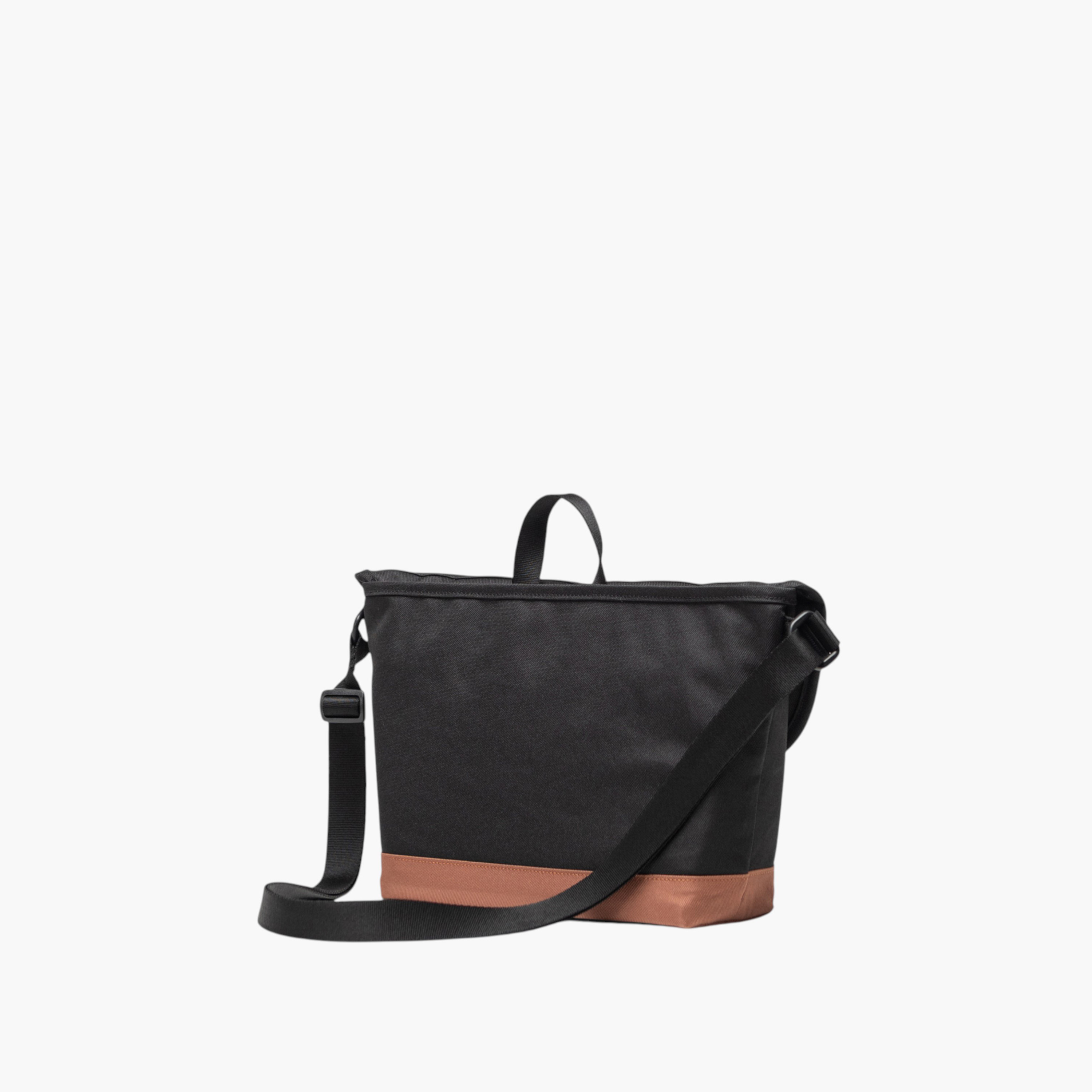 شنطة ماسنجر سادة بحزام قابل للتعديل وطية إغلاق من هيرشيل سبلاي كو-school-bagsandbackpacks-messengerbags-image-4