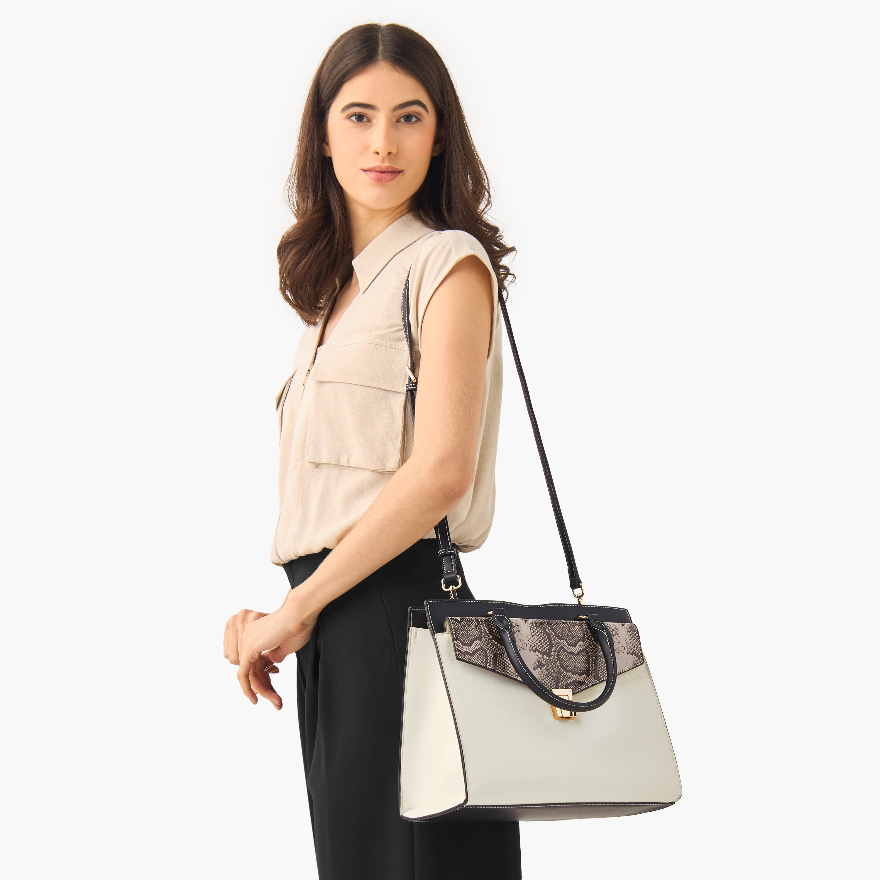 شنطة ساتشيل بارزة الملمس بتصميم جلد حيوان وبحزام قابل للفصل من ساشا-women-bagsandwallets-handbags-image-8
