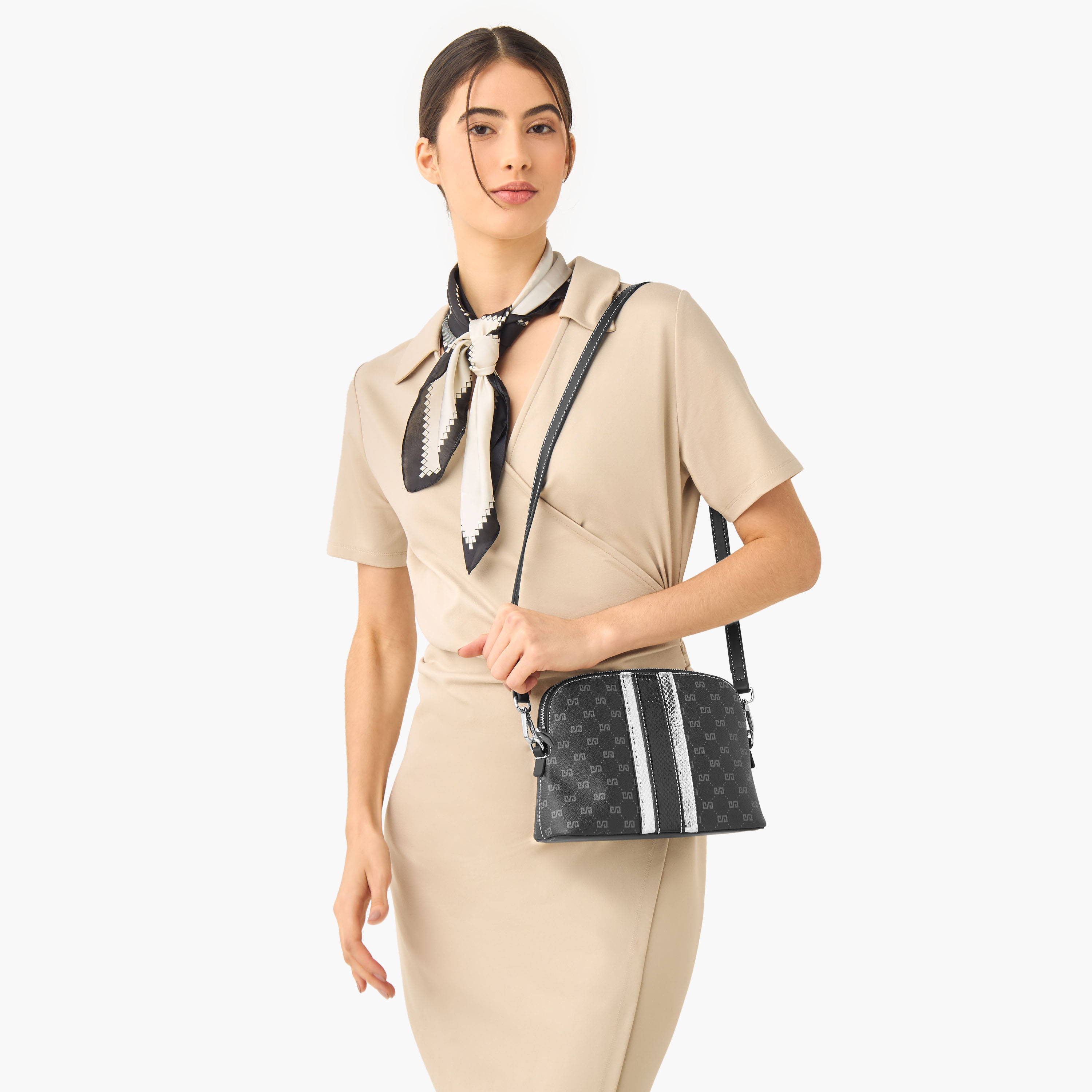 شنطة كروس بودي بحزام قابل للتعديل وطبعات مونوجرام تيا من ساشا-women-bagsandwallets-handbags-image-2