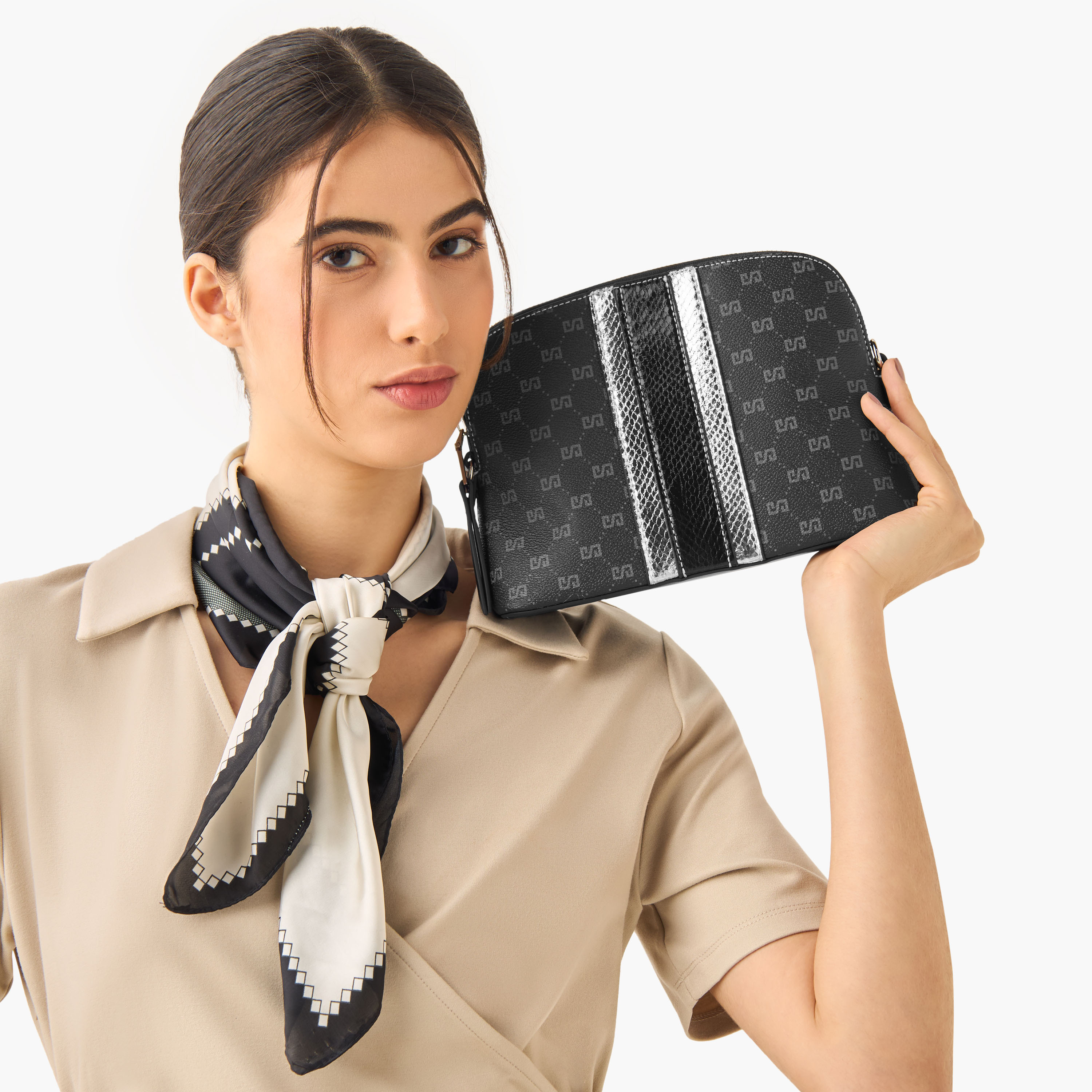 شنطة كروس بودي بحزام قابل للتعديل وطبعات مونوجرام تيا من ساشا-women-bagsandwallets-handbags-image-8