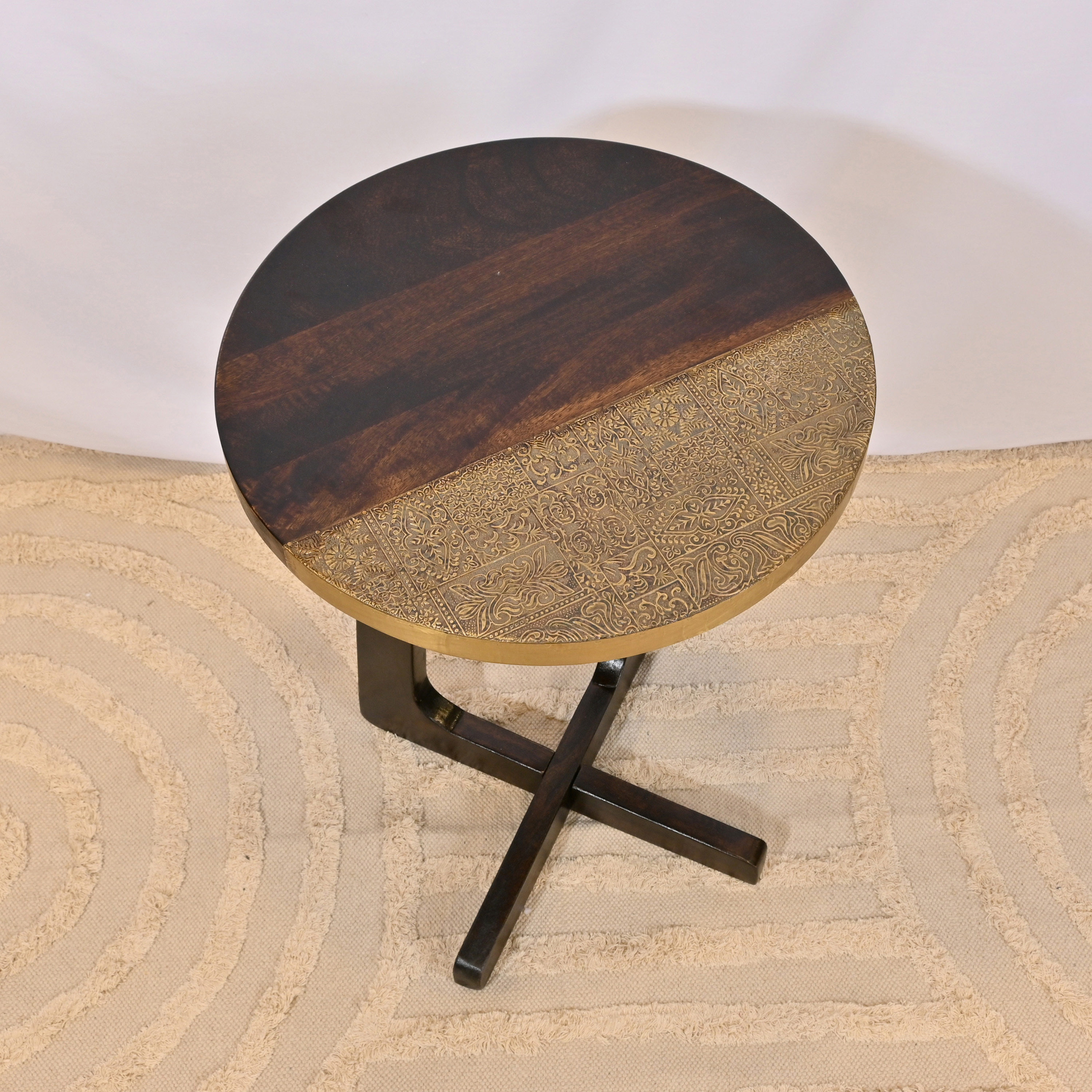 طاولة جانبية بسطح خشب مستدير وزينة معدنية من لايف ستايل - 90x45 سم-furniture-livingroom-sideandendtables-image-3