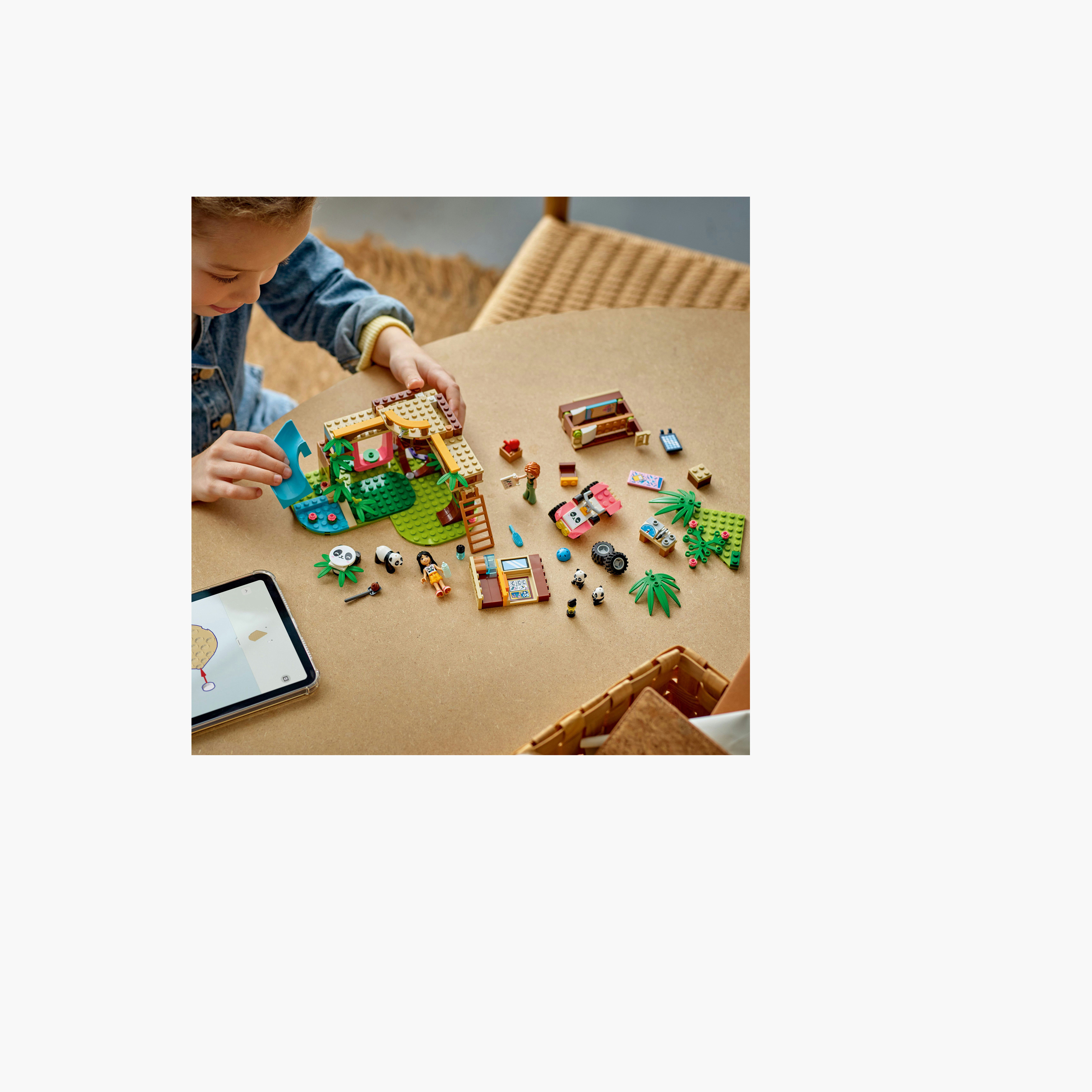 مجموعة لعب بناء رعاية حيوانات محمية الباندا من ليجو® فريندز 42648-toys-buildingblocks-blocks-image-7