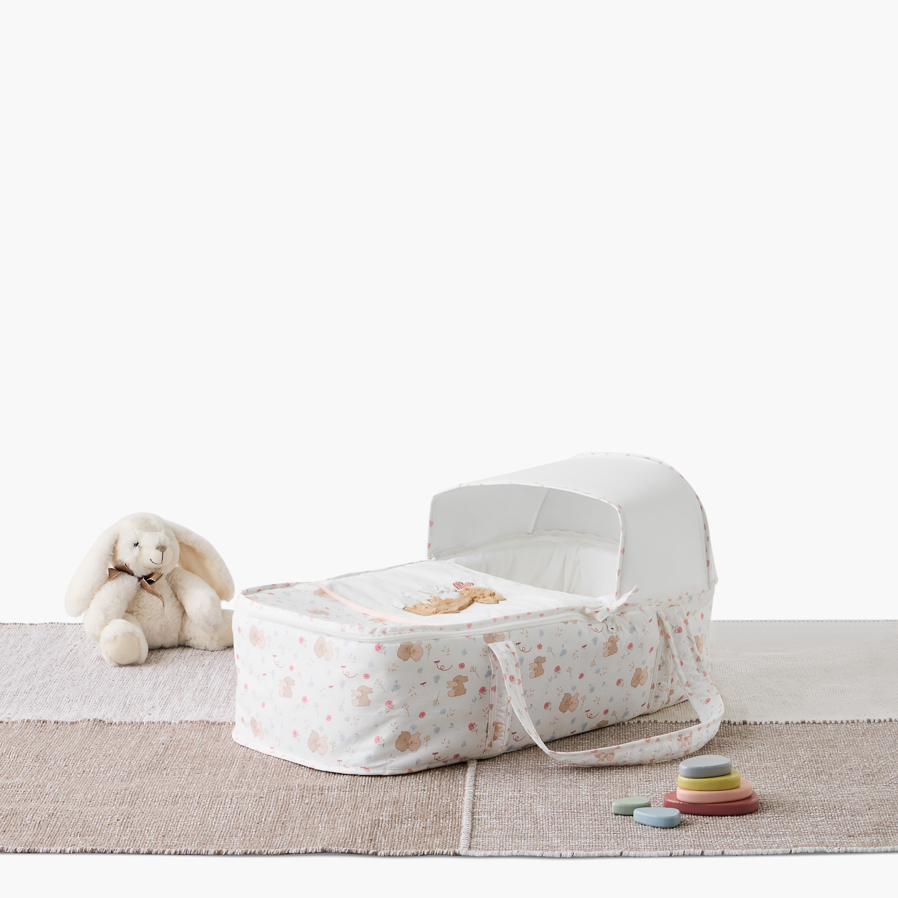 مهد حمل أطفال جيسي بطبعات ومظلة من جونيورز-baby-gear-carrycots-image-10