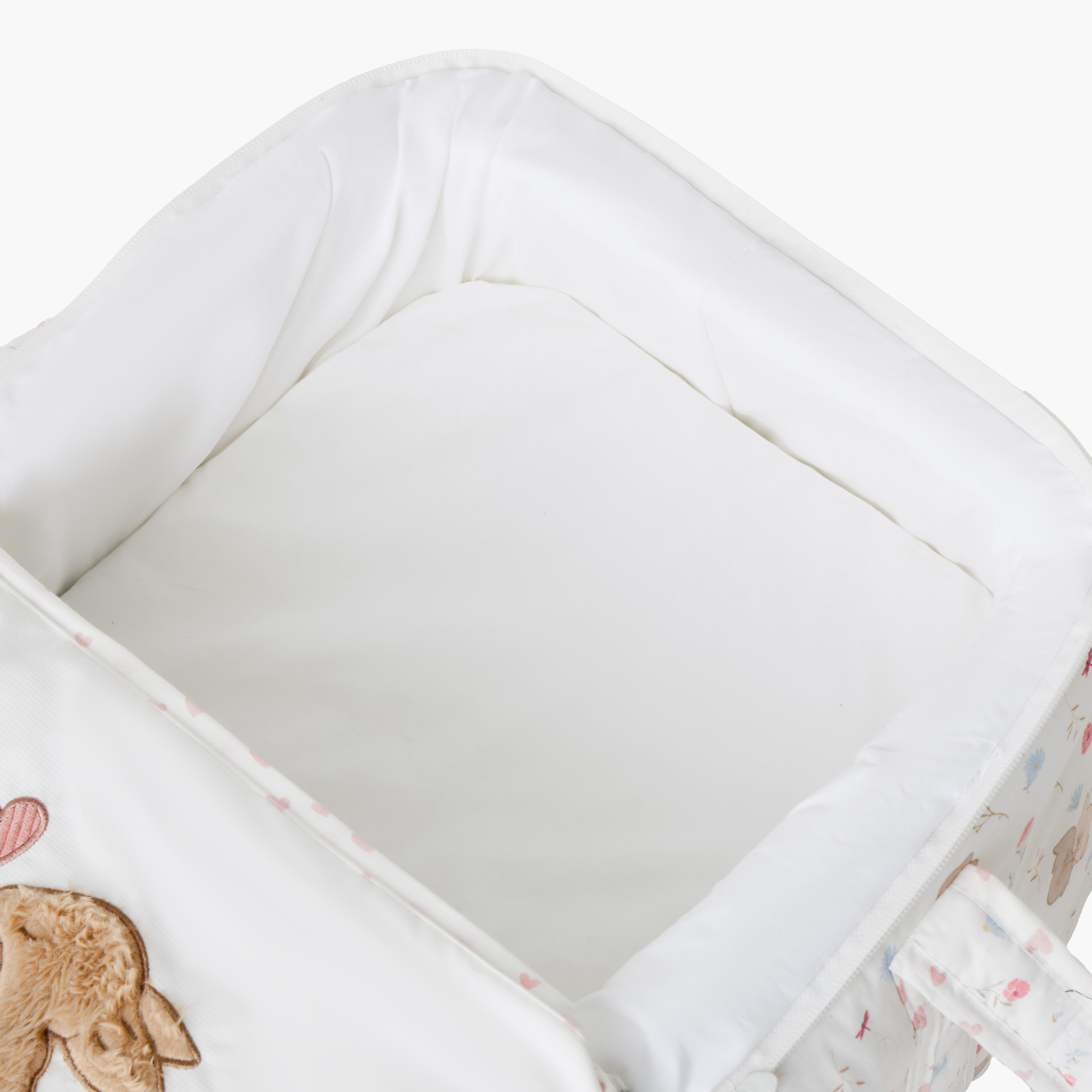 مهد حمل أطفال جيسي بطبعات ومظلة من جونيورز-baby-gear-carrycots-image-1