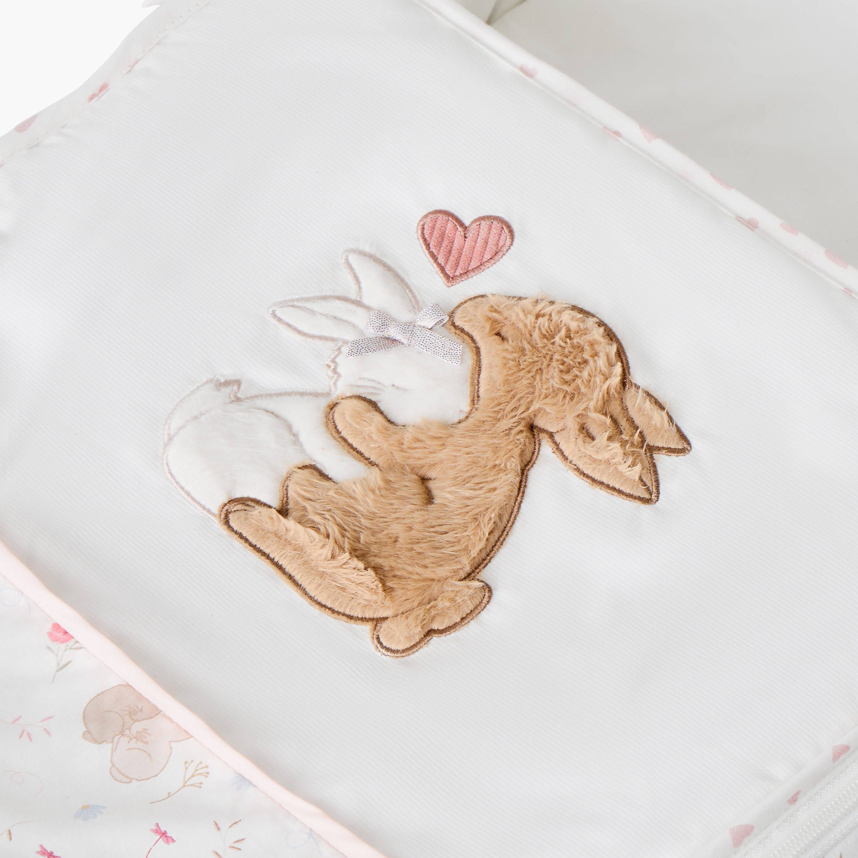 مهد حمل أطفال جيسي بطبعات ومظلة من جونيورز-baby-gear-carrycots-image-5