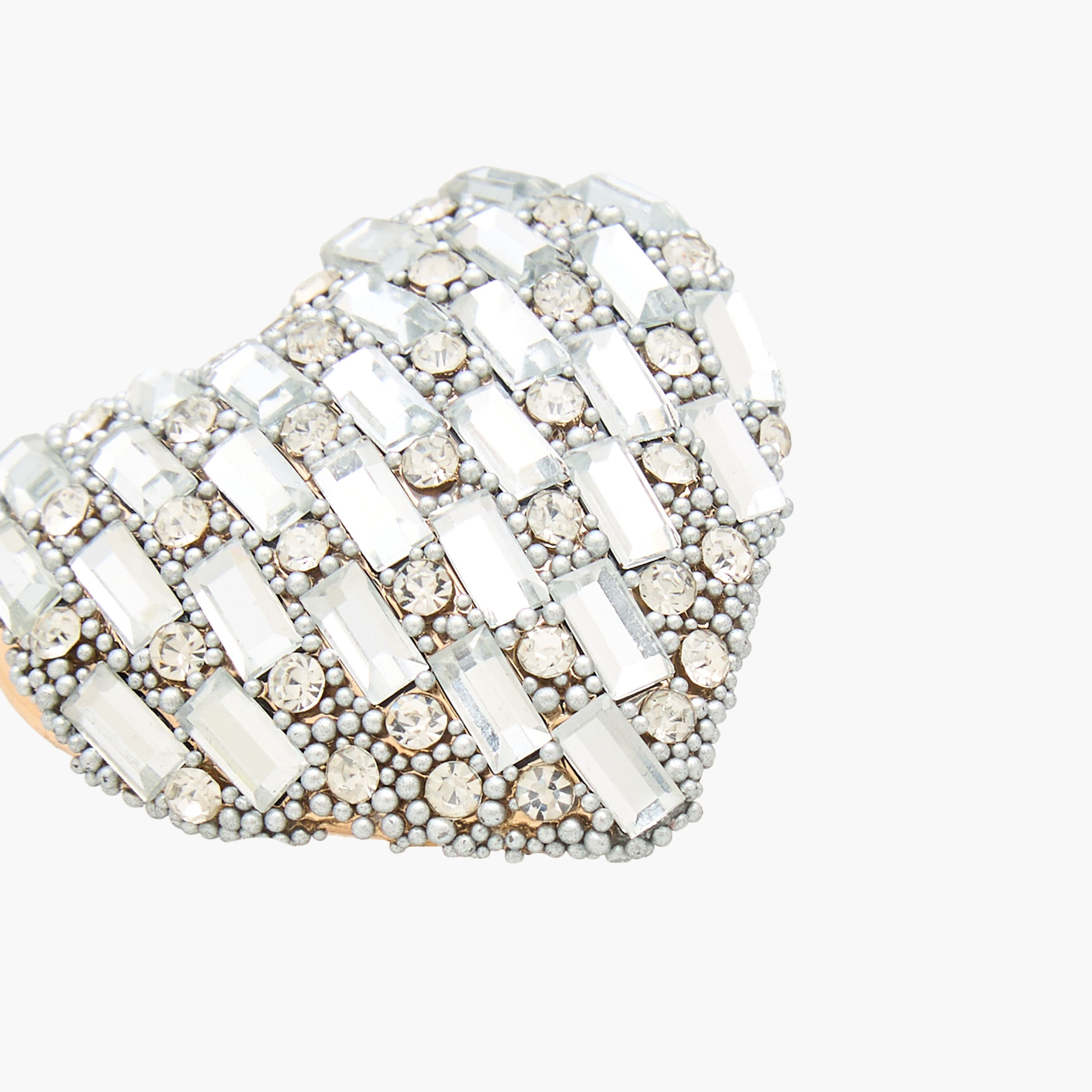 حلقان قلب فضّية مرصّعة بمكبس إغلاق خلفي-women-watchesandjewellery-jewellery-earrings-image-3