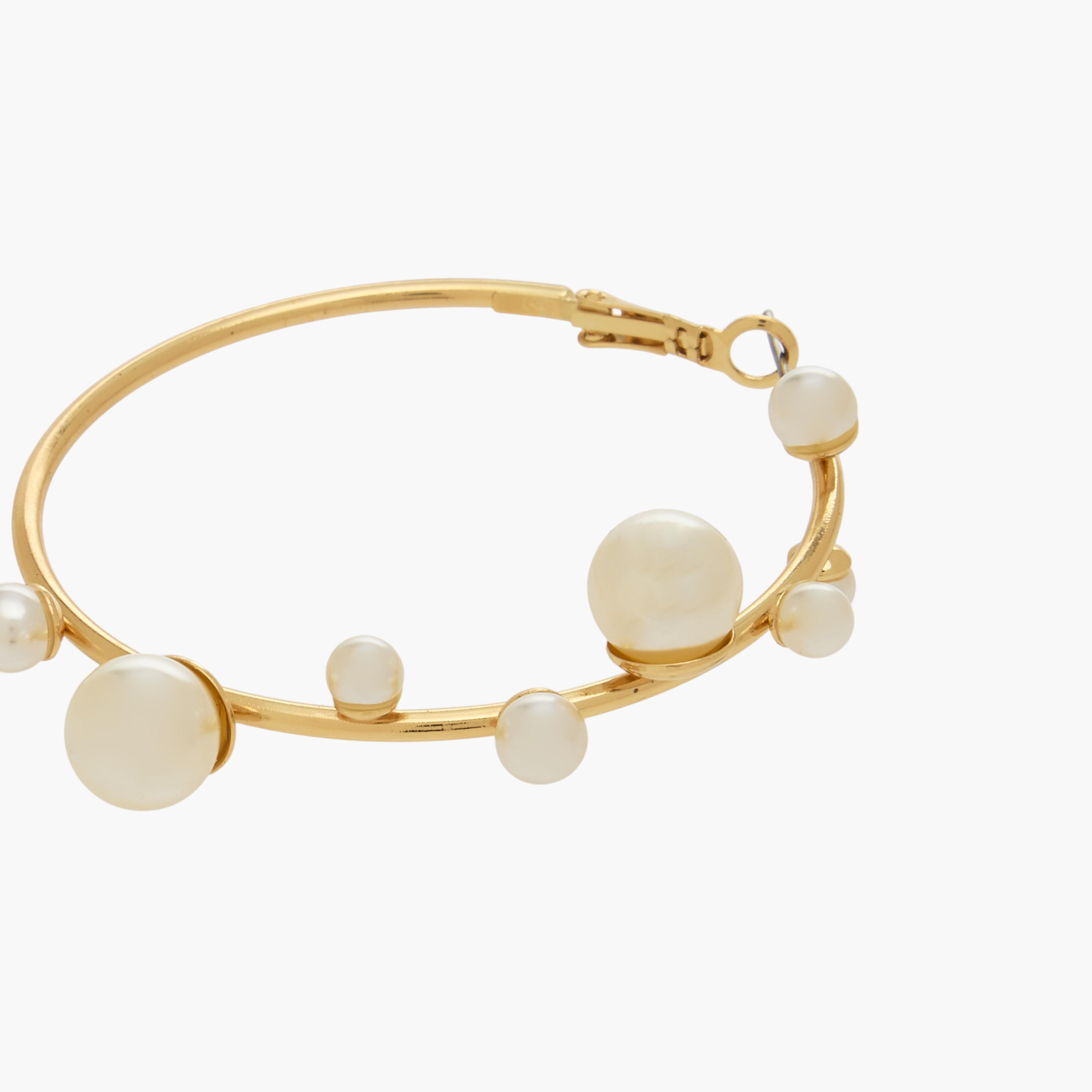 حلق طوق مزين باللؤلؤ بلون ذهبي ومشبك إغلاق-women-watchesandjewellery-jewellery-earrings-image-4