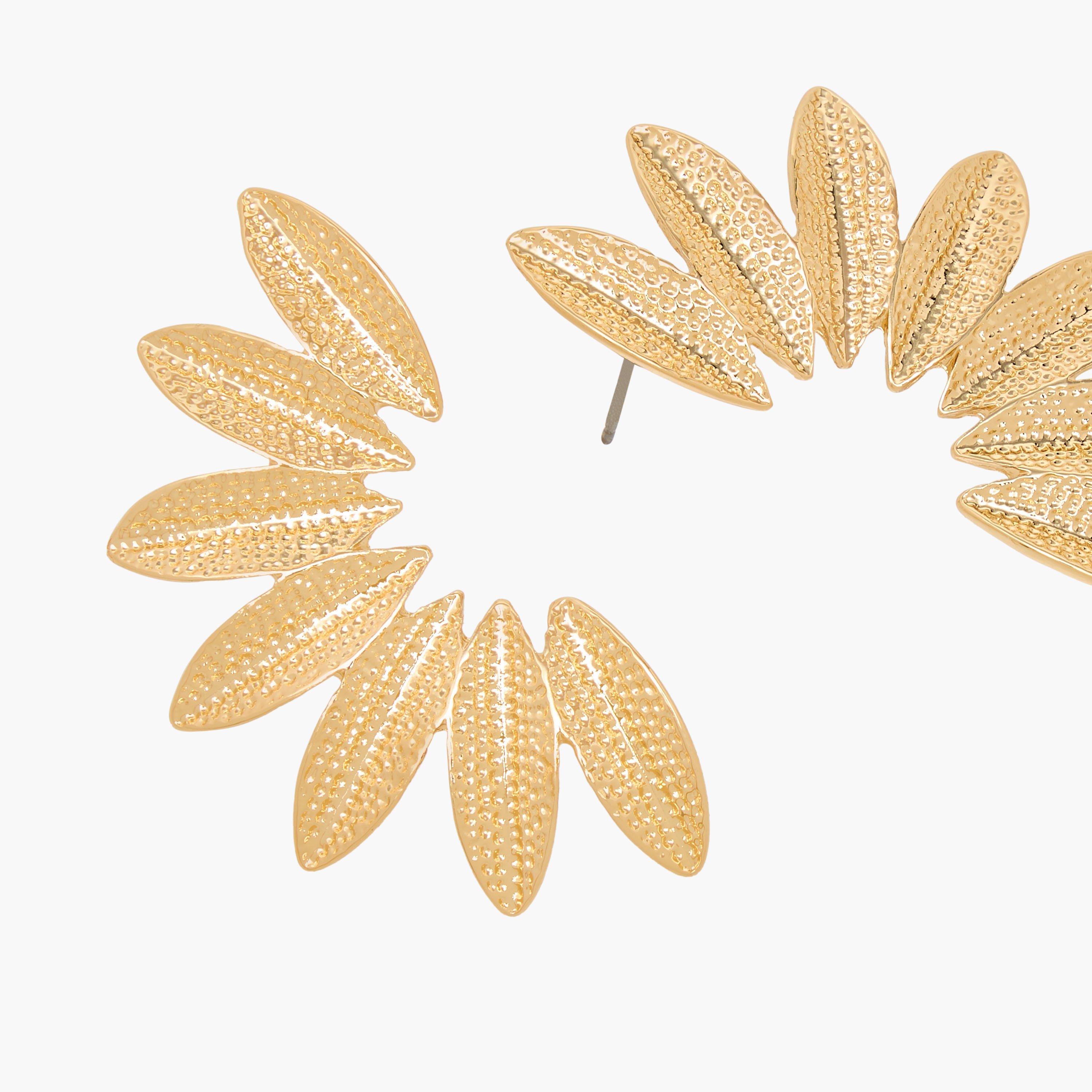 حلق بتلات ميتاليك بمكبس إغلاق خلفي-women-watchesandjewellery-jewellery-earrings-image-3
