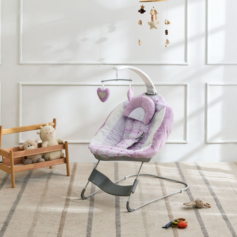 مقعد هزاز قابل للإمالة مع ألعاب معلقة إريك من ليتل بلومرز