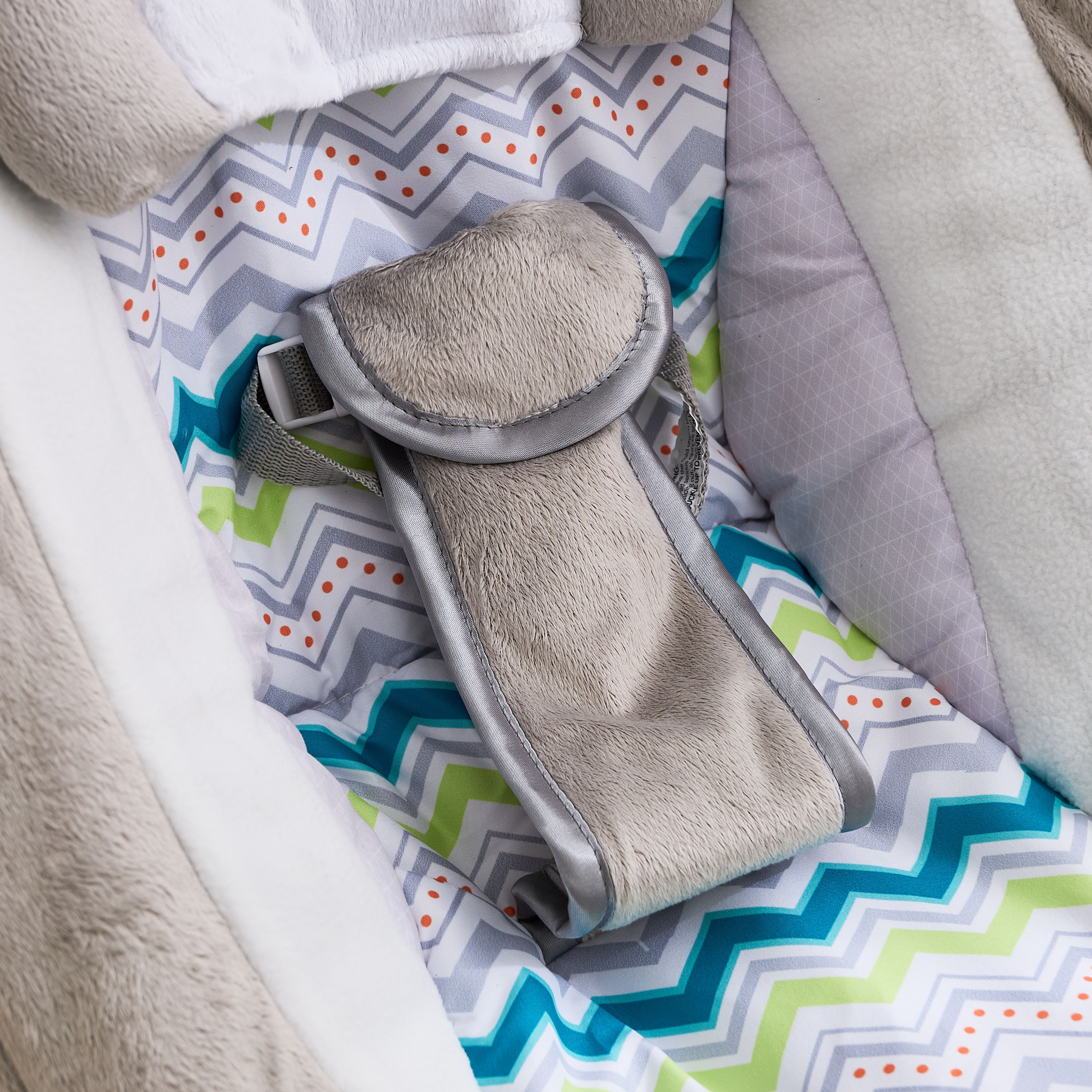 Little Bloomers Emmie Reclining Rocker with Hanging Toys-baby-infantactivity-rockers-image-5