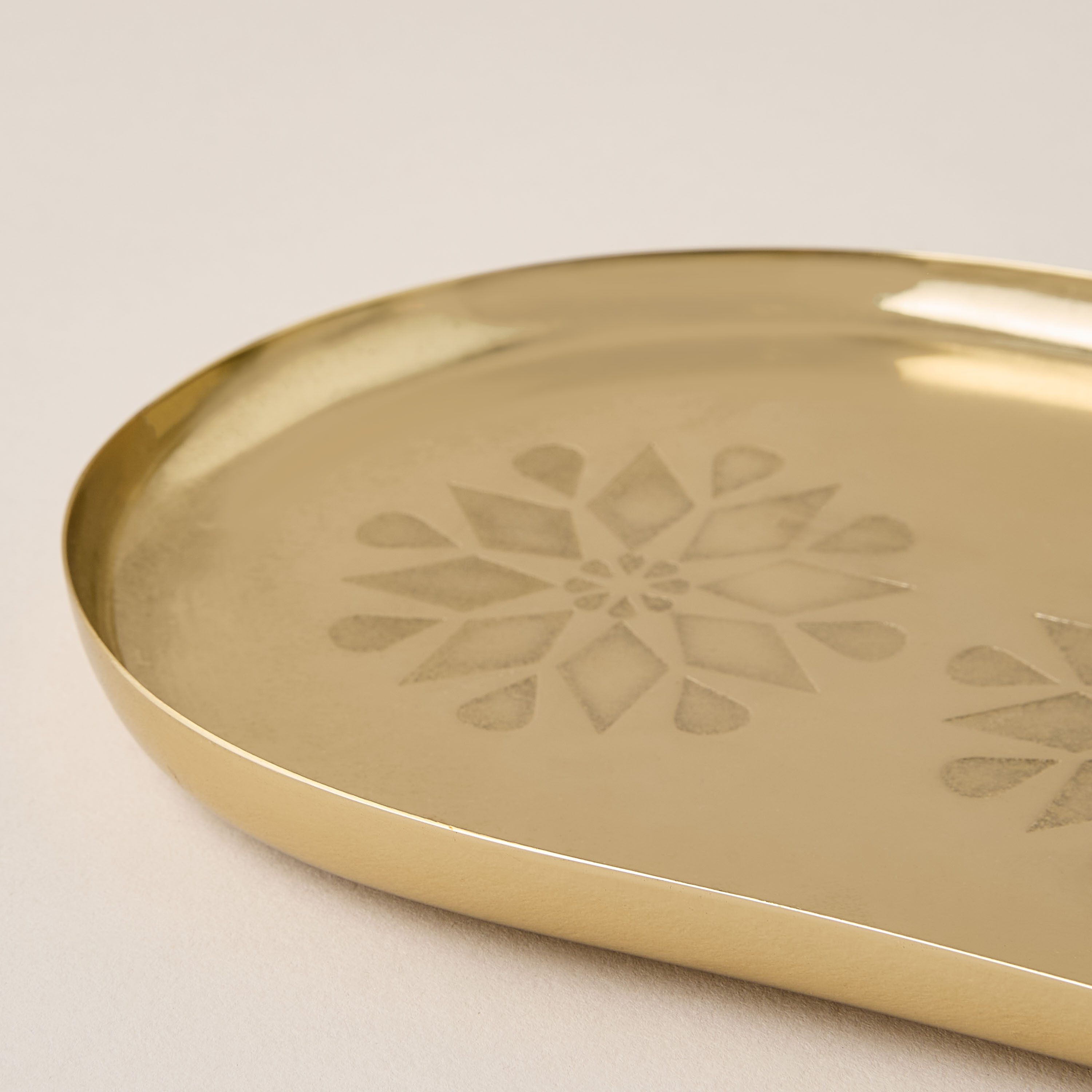 صينية تقديم بيضاوية بنقوش هندسية - 25x15 سم-household-dining-serveware-servingtrays-image-2