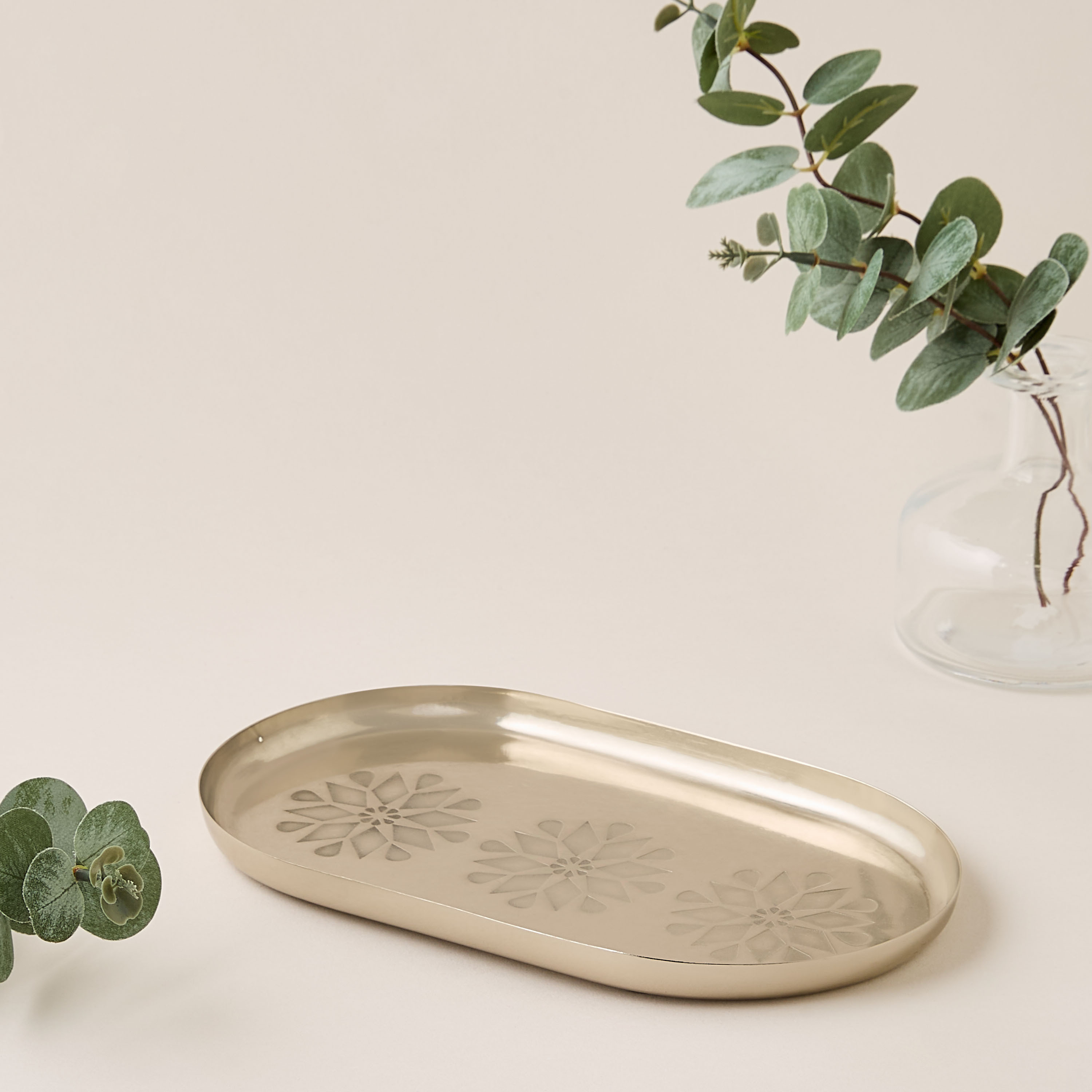 Geometric Embossed Oval Serving Tray - 25x15 cms-household-dining-serveware-servingtrays-image-2