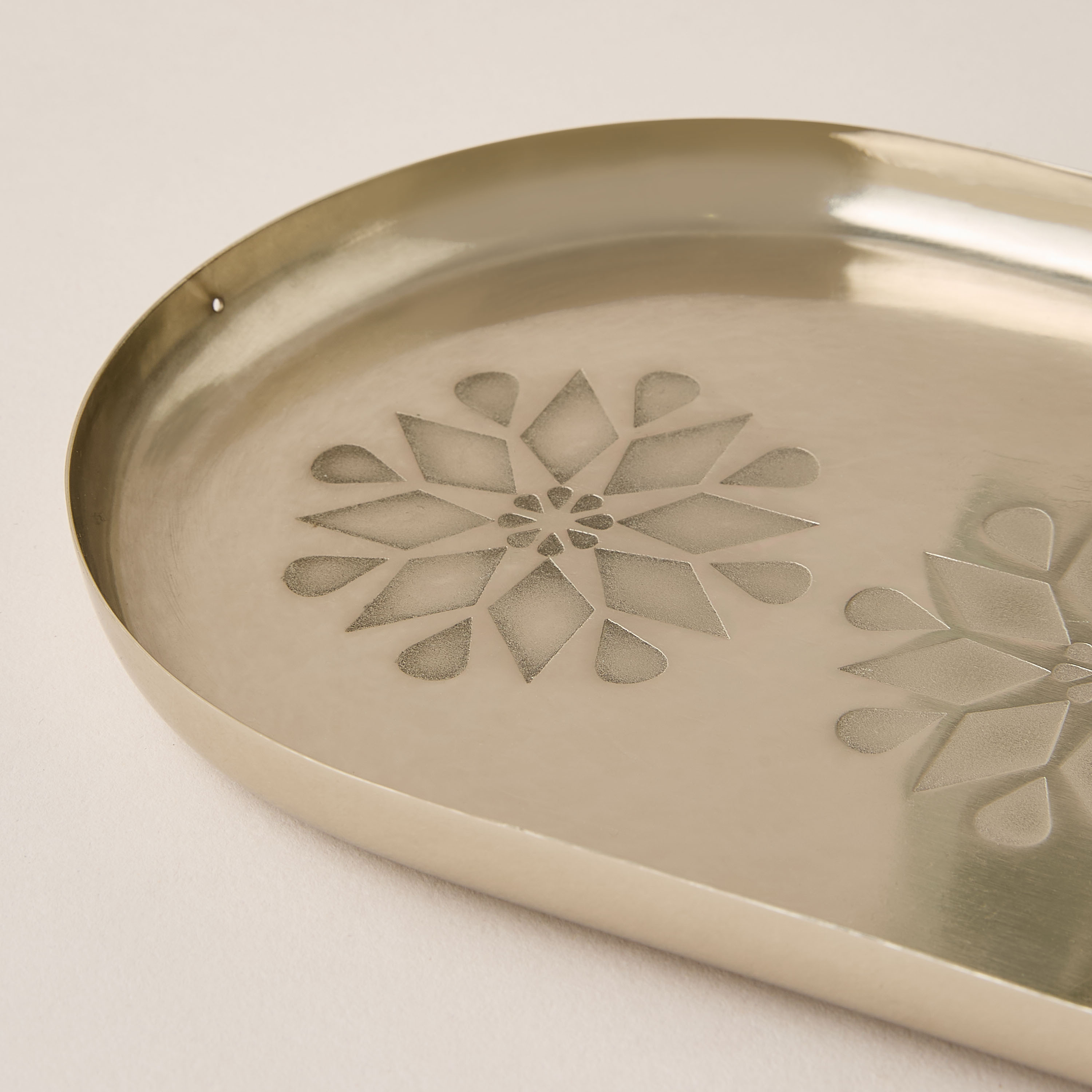 Geometric Embossed Oval Serving Tray - 25x15 cms-household-dining-serveware-servingtrays-image-3