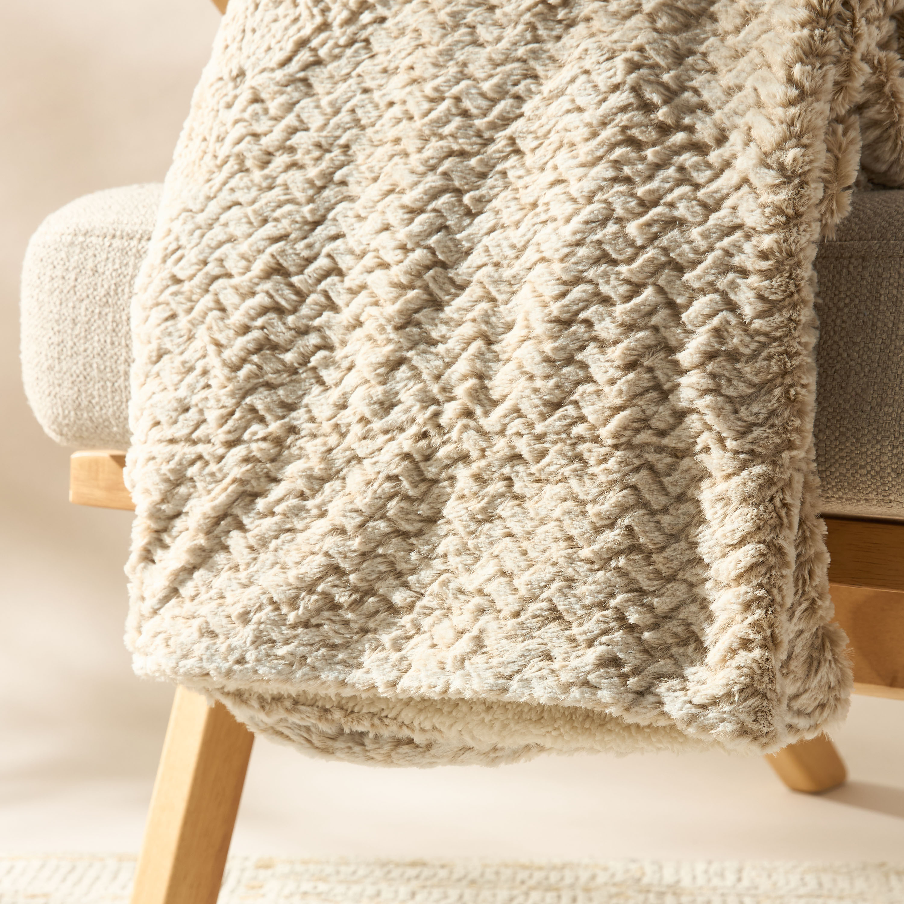 Fur Textured 2-Ply Throw - 200x152 cms-household-cushionsandthrows-throwsandblankets-throws-image-4