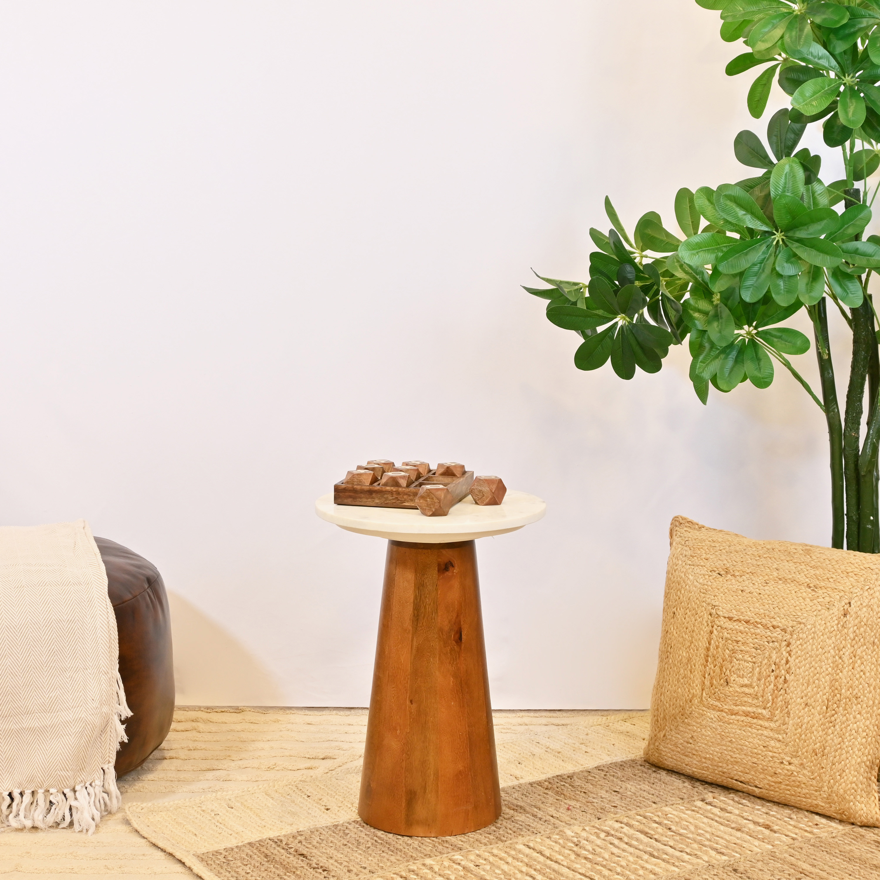 طاولة زينة بسطح رخامي من لايف ستايل-furniture-livingroom-sideandendtables-image-2