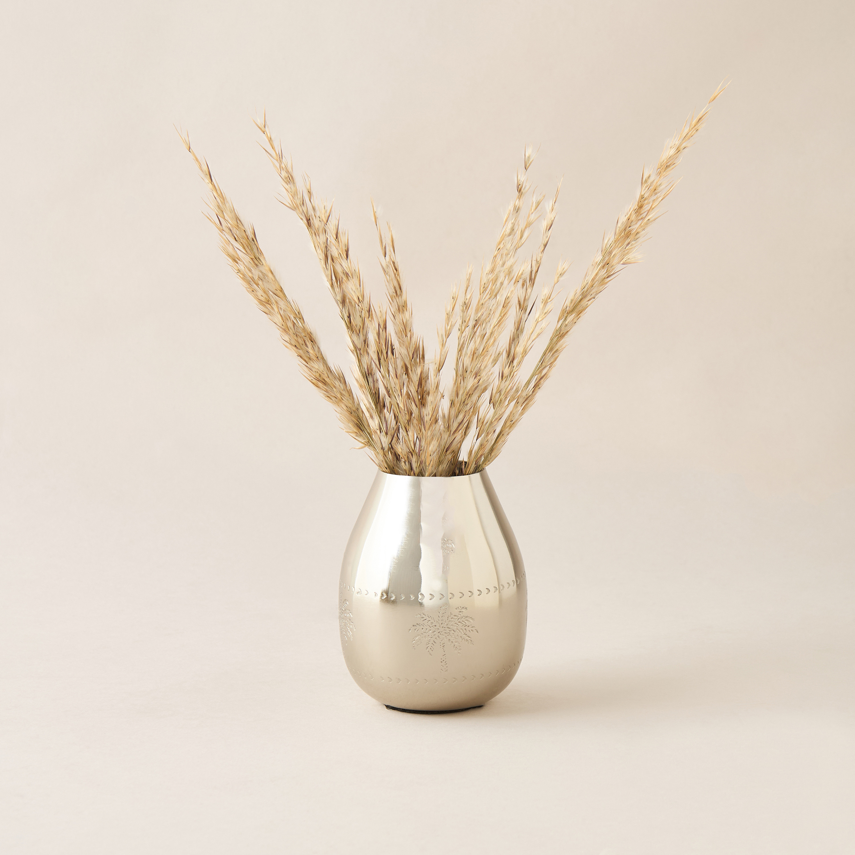 فازة معدنية بنقش نخيل - 8x8x10 سم-household-decor-vasesandbowls-image-4