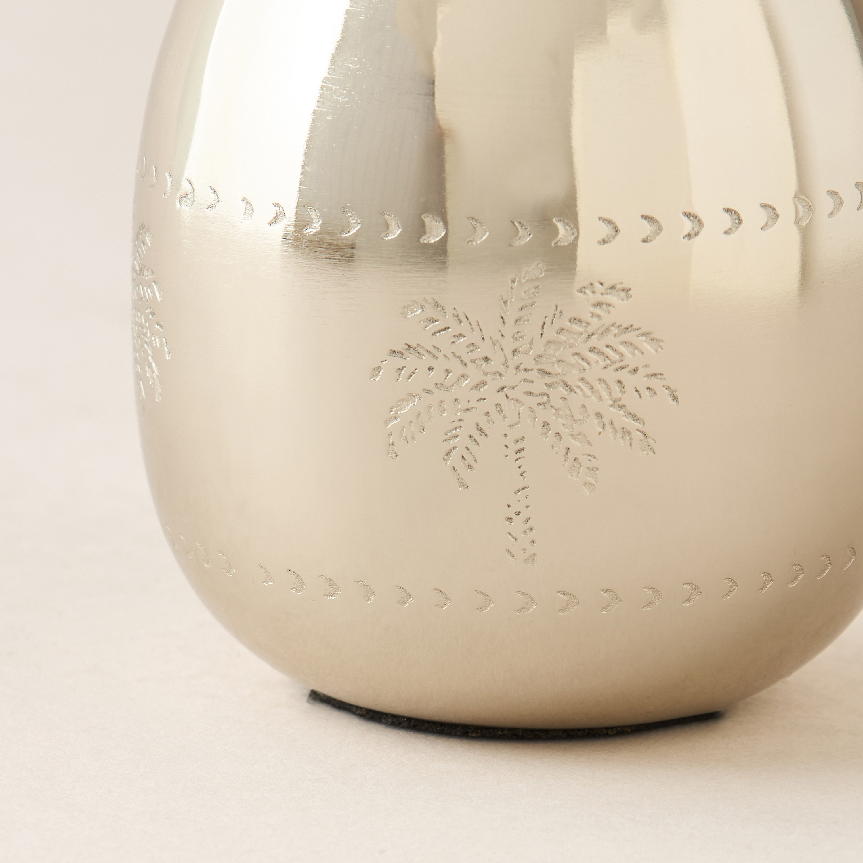 فازة معدنية بنقش نخيل - 8x8x10 سم-household-decor-vasesandbowls-image-2