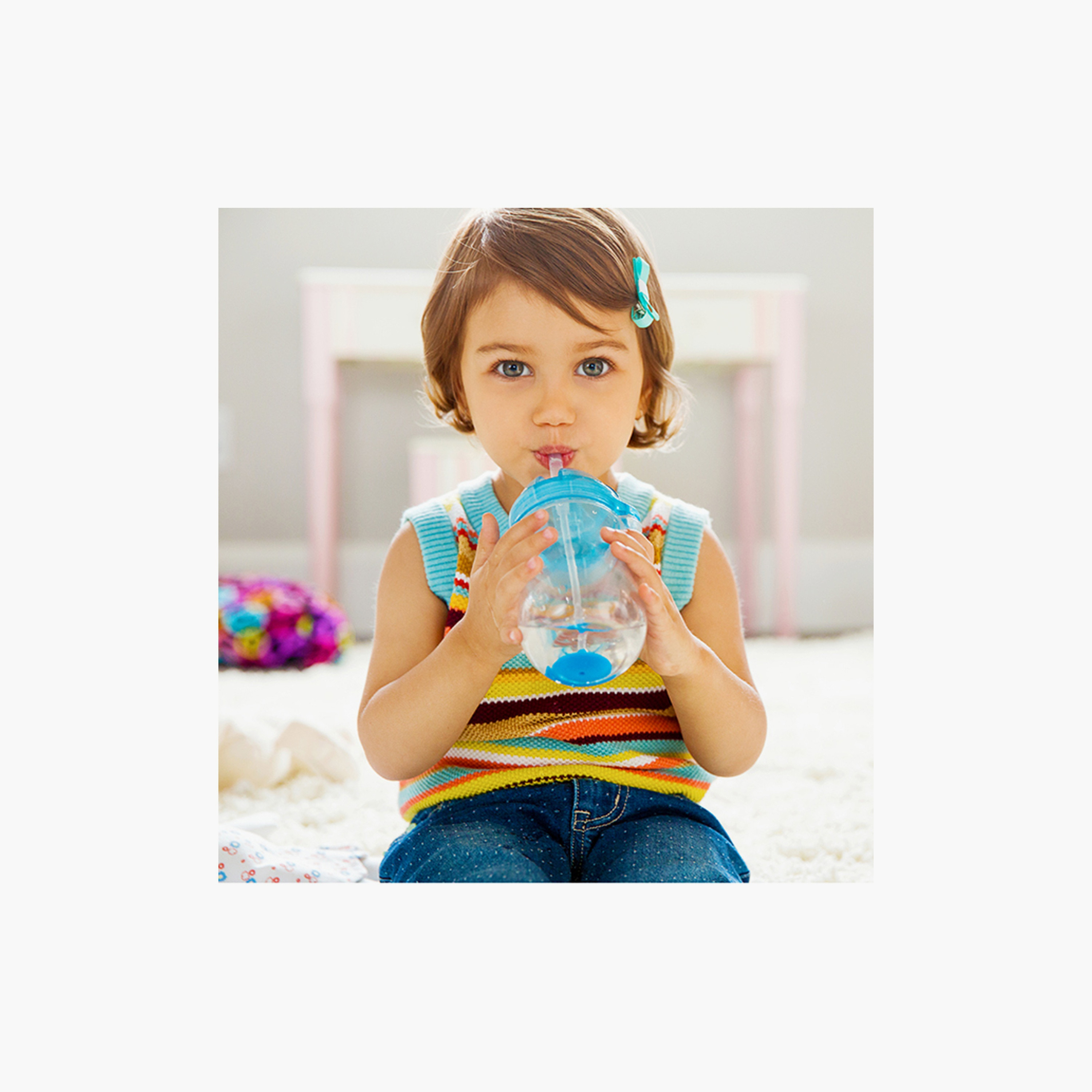 كوب التدريب بالشفاطة الموزونة والقابلة للنقر من أي زاوية - 10 أونصة من مانشكين-baby-feeding-mealtimeessentials-image-5