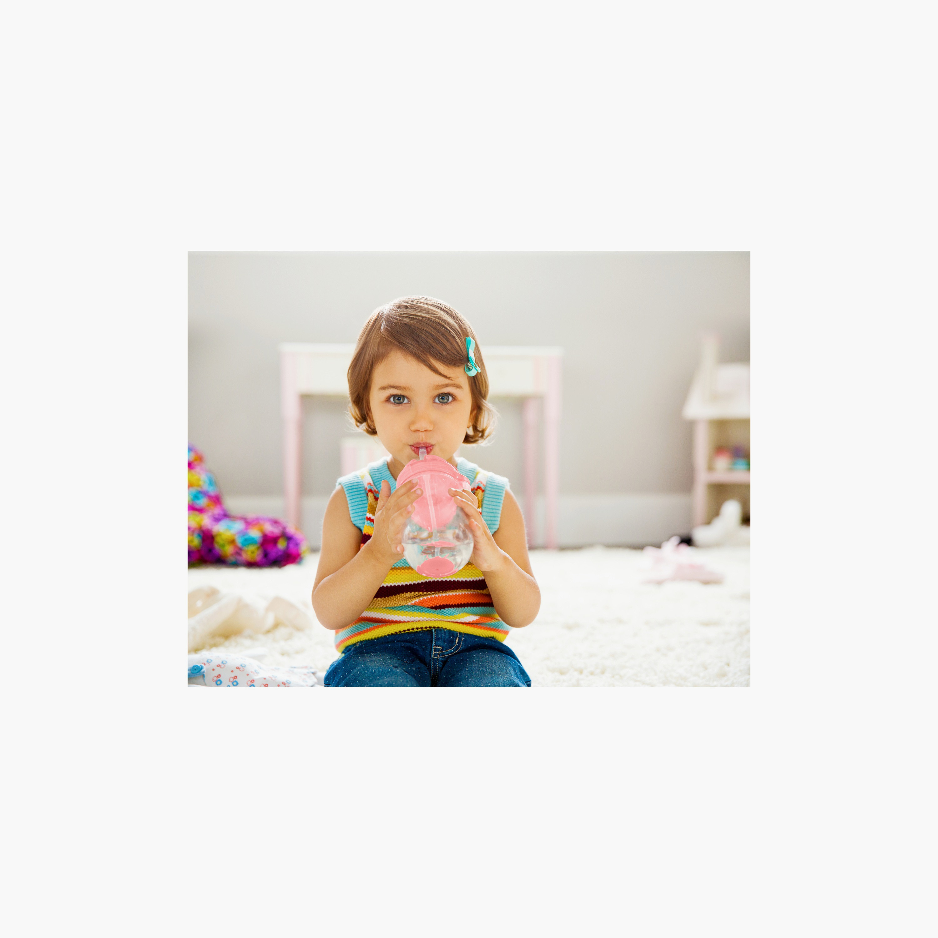 كوب التدريب بالشفاطة الموزونة والقابلة للنقر من أي زاوية - 10 أونصة من مانشكين-baby-feeding-mealtimeessentials-image-4