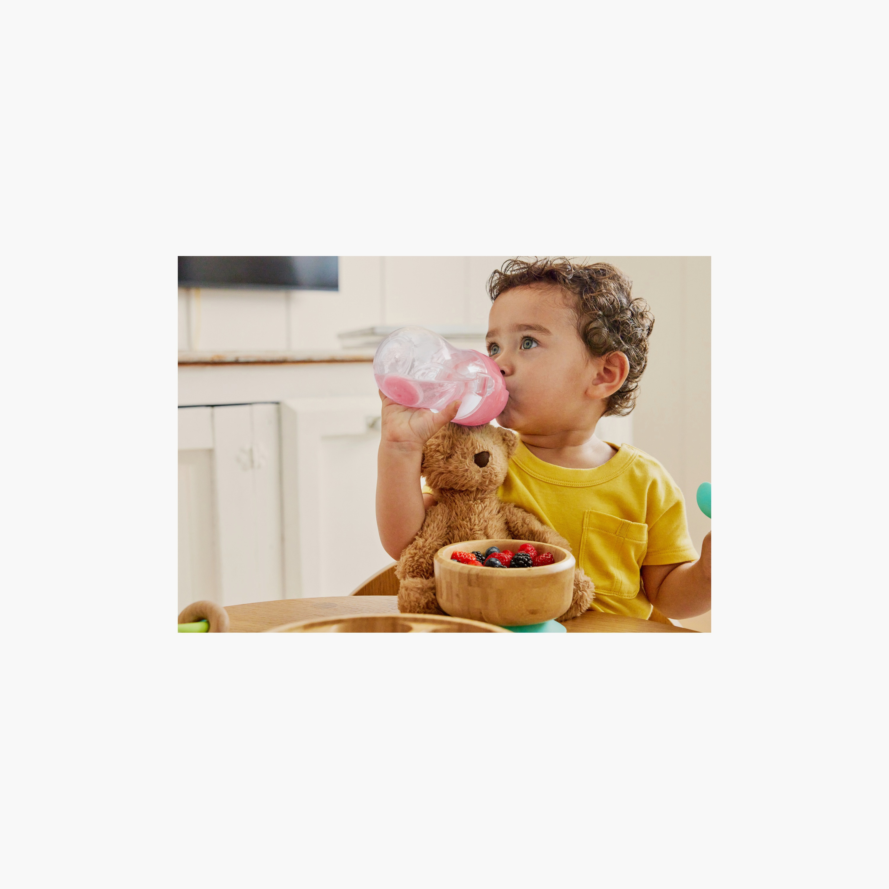 كوب التدريب بالشفاطة الموزونة والقابلة للنقر من أي زاوية - 10 أونصة من مانشكين-baby-feeding-mealtimeessentials-image-5