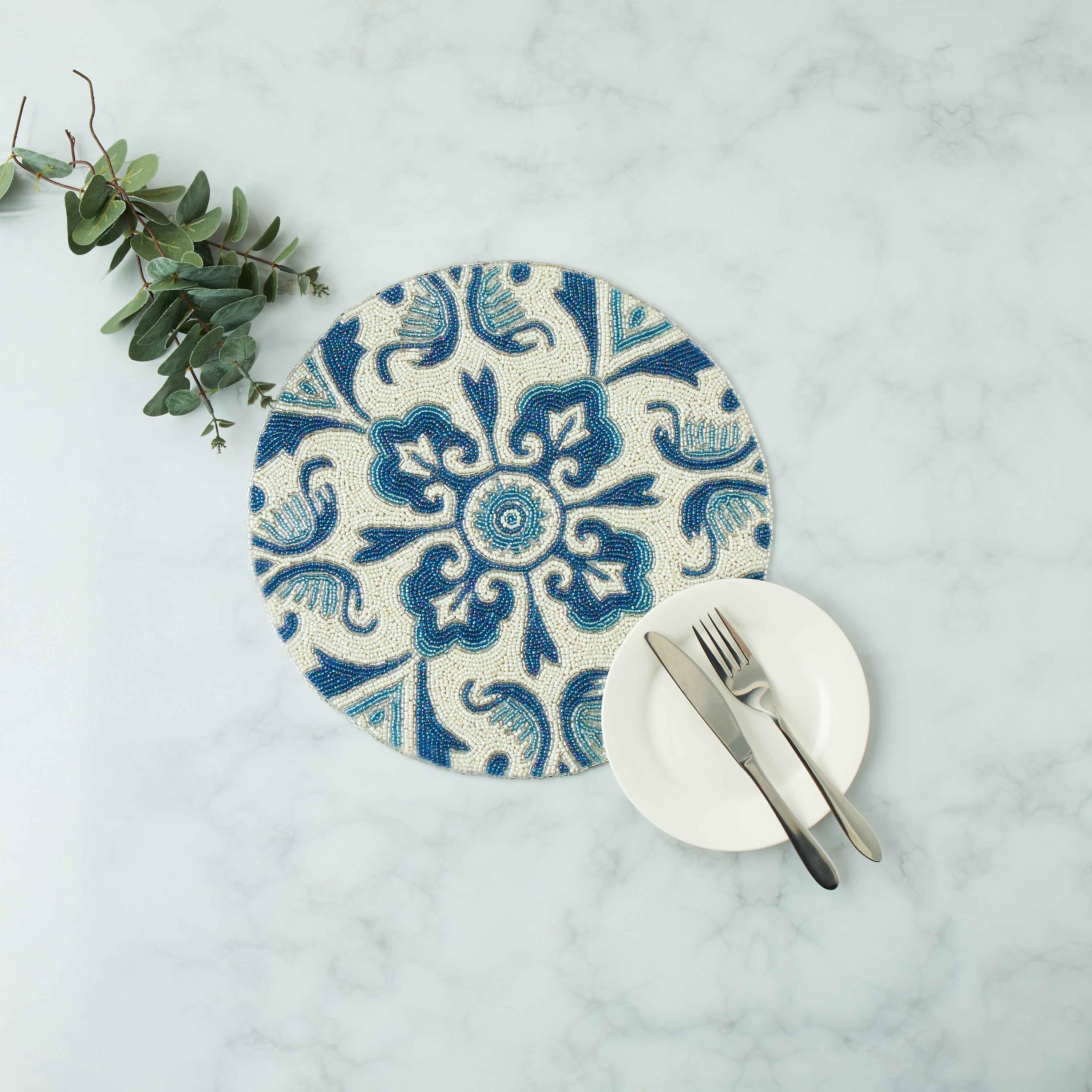 لبادة صحون مستديرة مطرزة بالخرز من أزور-household-dining-tablelinen-placemats-image-1
