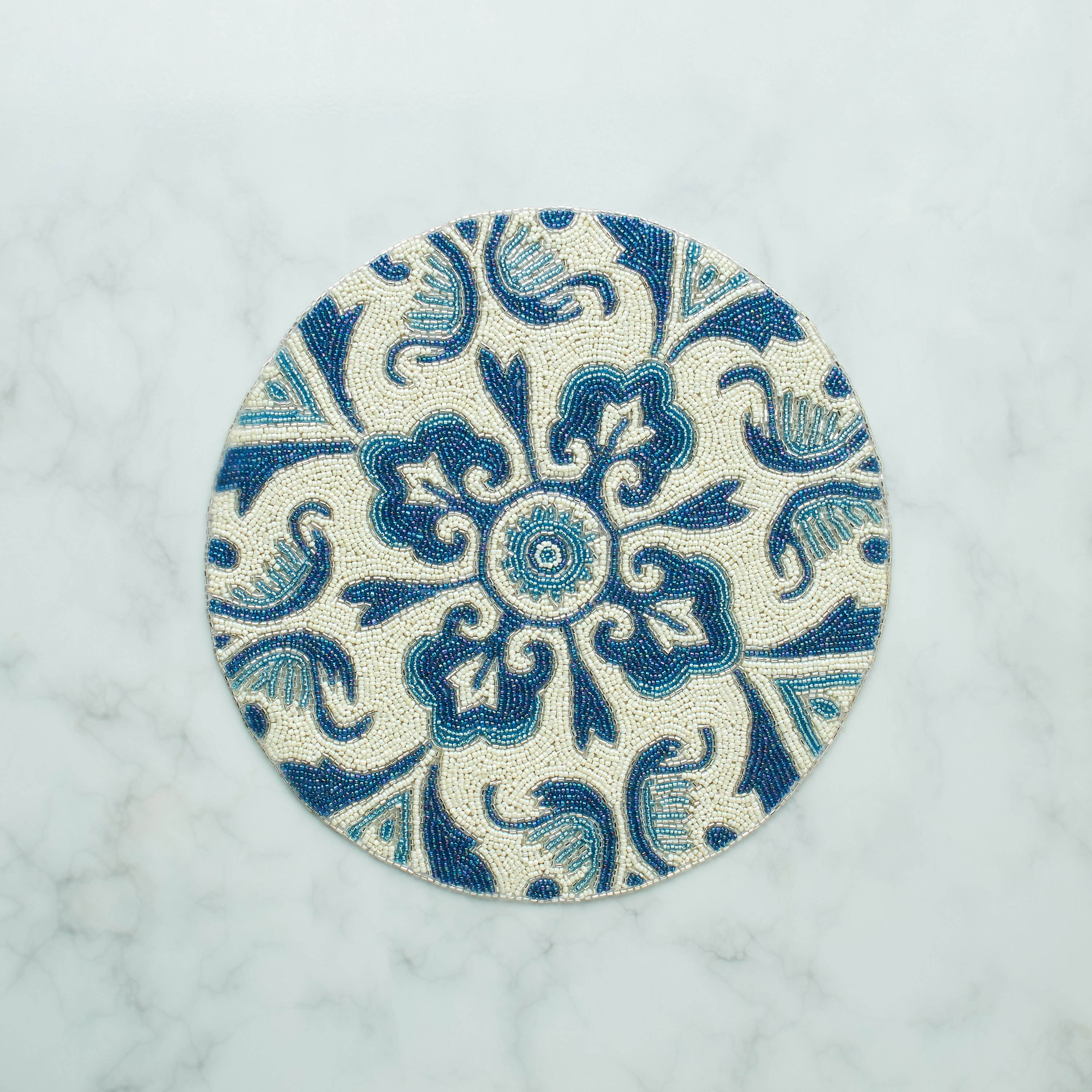 لبادة صحون مستديرة مطرزة بالخرز من أزور-household-dining-tablelinen-placemats-image-3