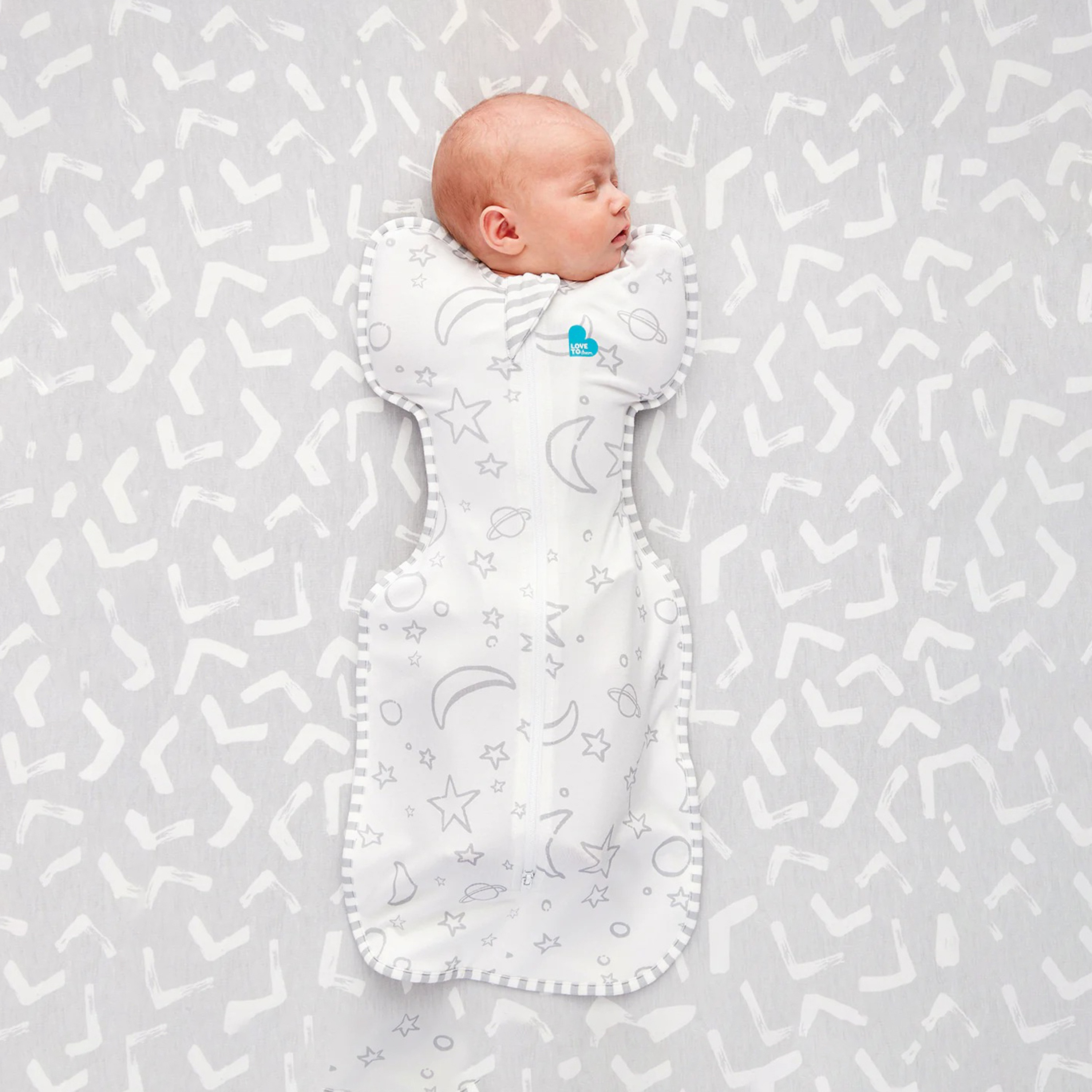 سوادل أب خيزران من لاف تو دريم - قمر ونجوم - كريمي-baby-nursery-blanketsandswaddles-swaddlesandsleepingbags-image-2