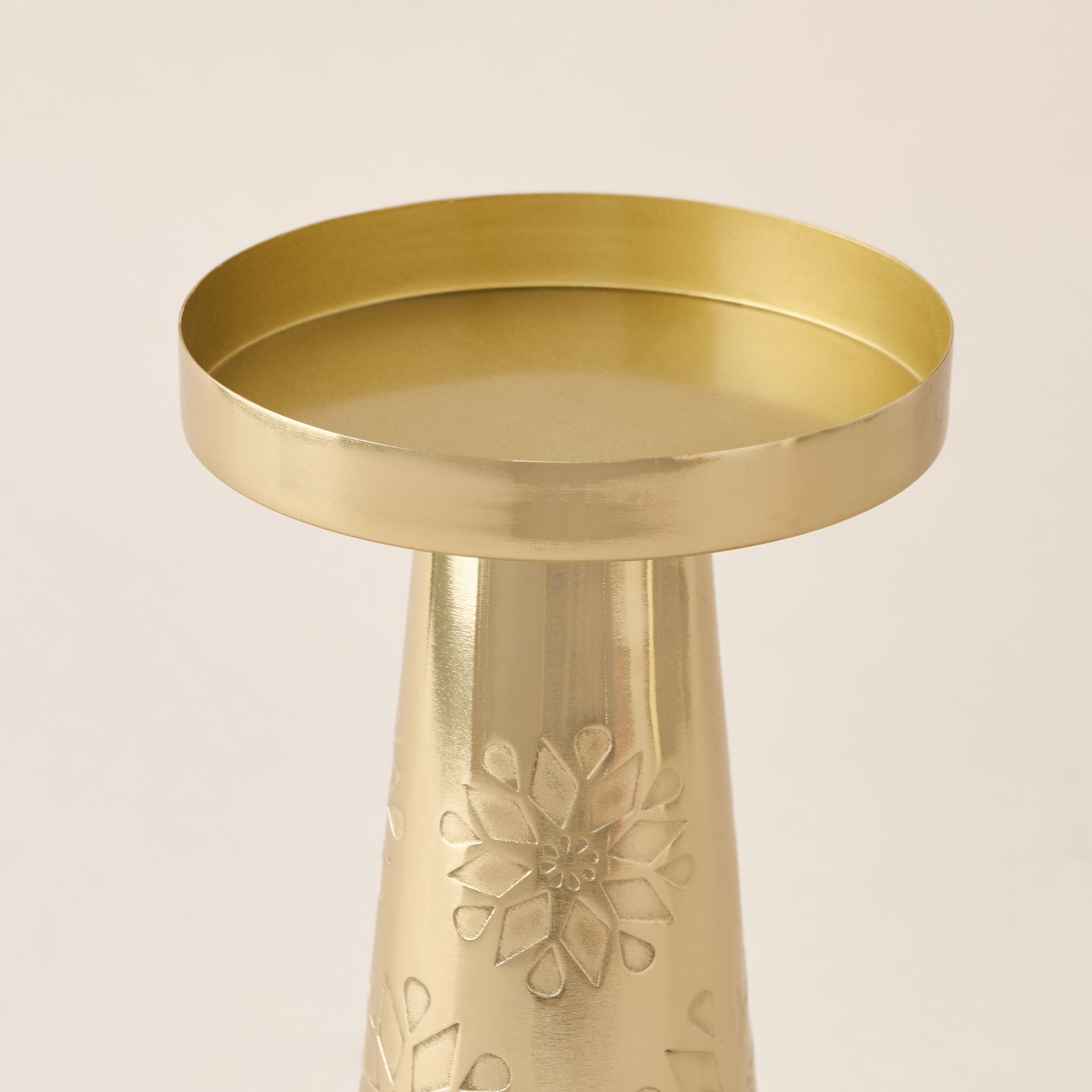 Star Textured Pillar Candleholder - 6 cms-household-decor-candleholdersandlanterns-image-3