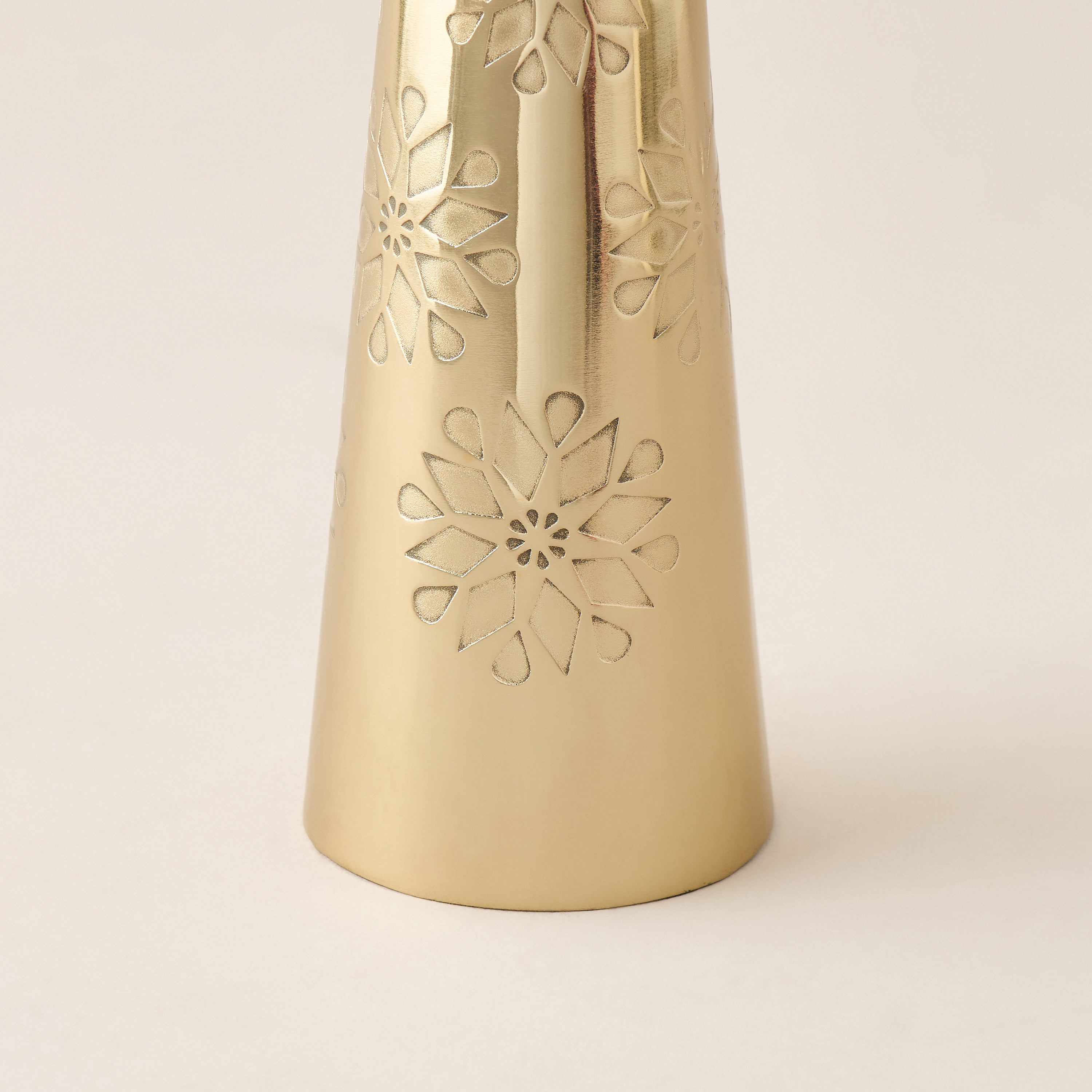 Star Textured Pillar Candleholder - 20 cms-household-decor-candleholdersandlanterns-image-4