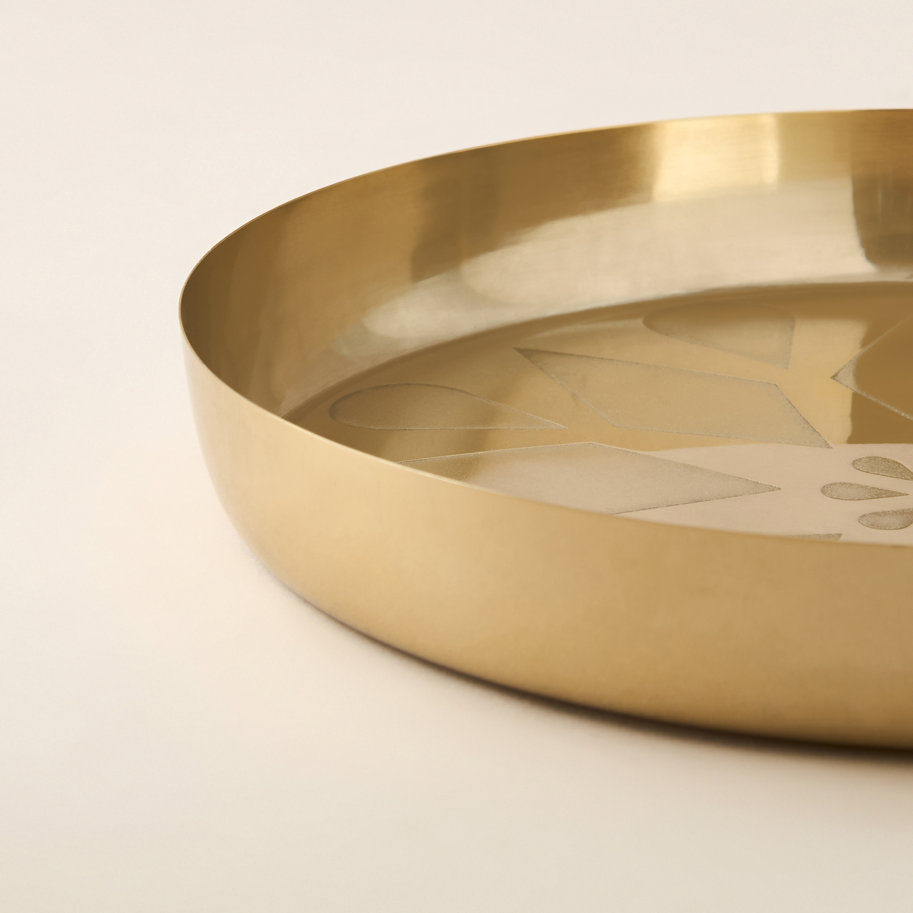 Star Textured Metallic Bowl - 30x12 cms-household-decor-vasesandbowls-image-4