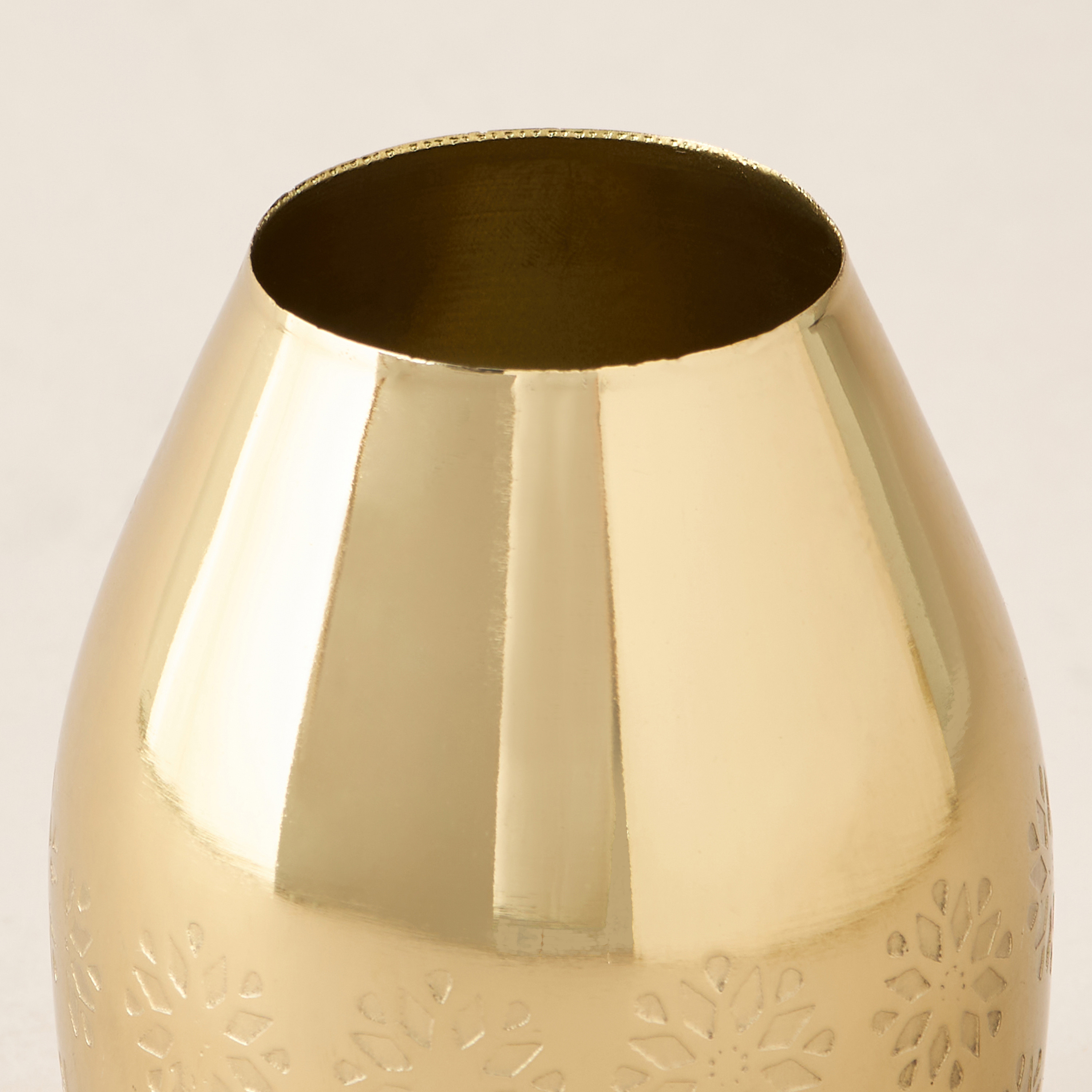 فازة معدنية بملمس نجمة بارز - 8x10 سم-household-decor-vasesandbowls-image-3